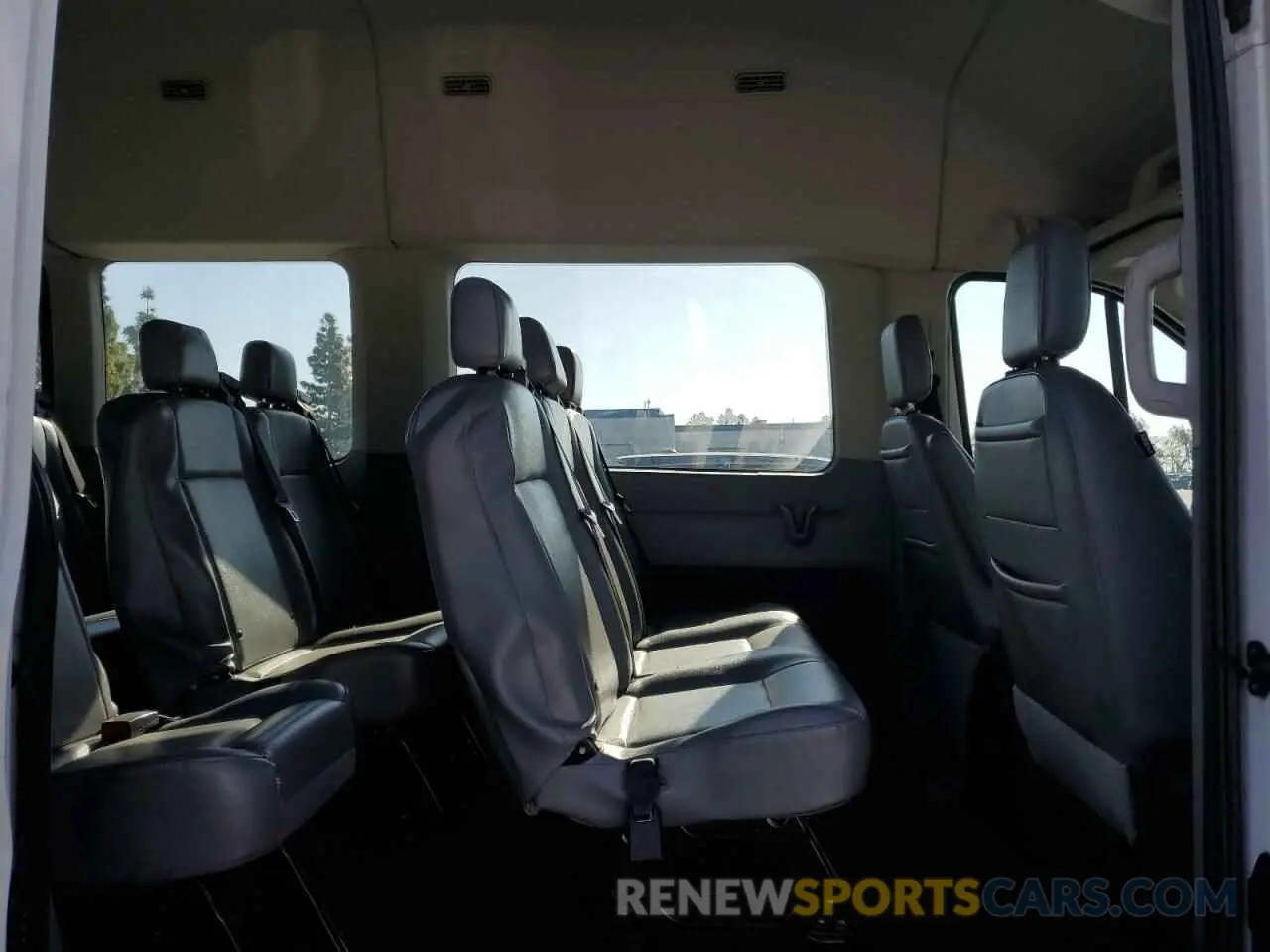 11 fotografías del automóvil dañado 1FBVU4XMXKKA49423 FORD TRANSIT 2019