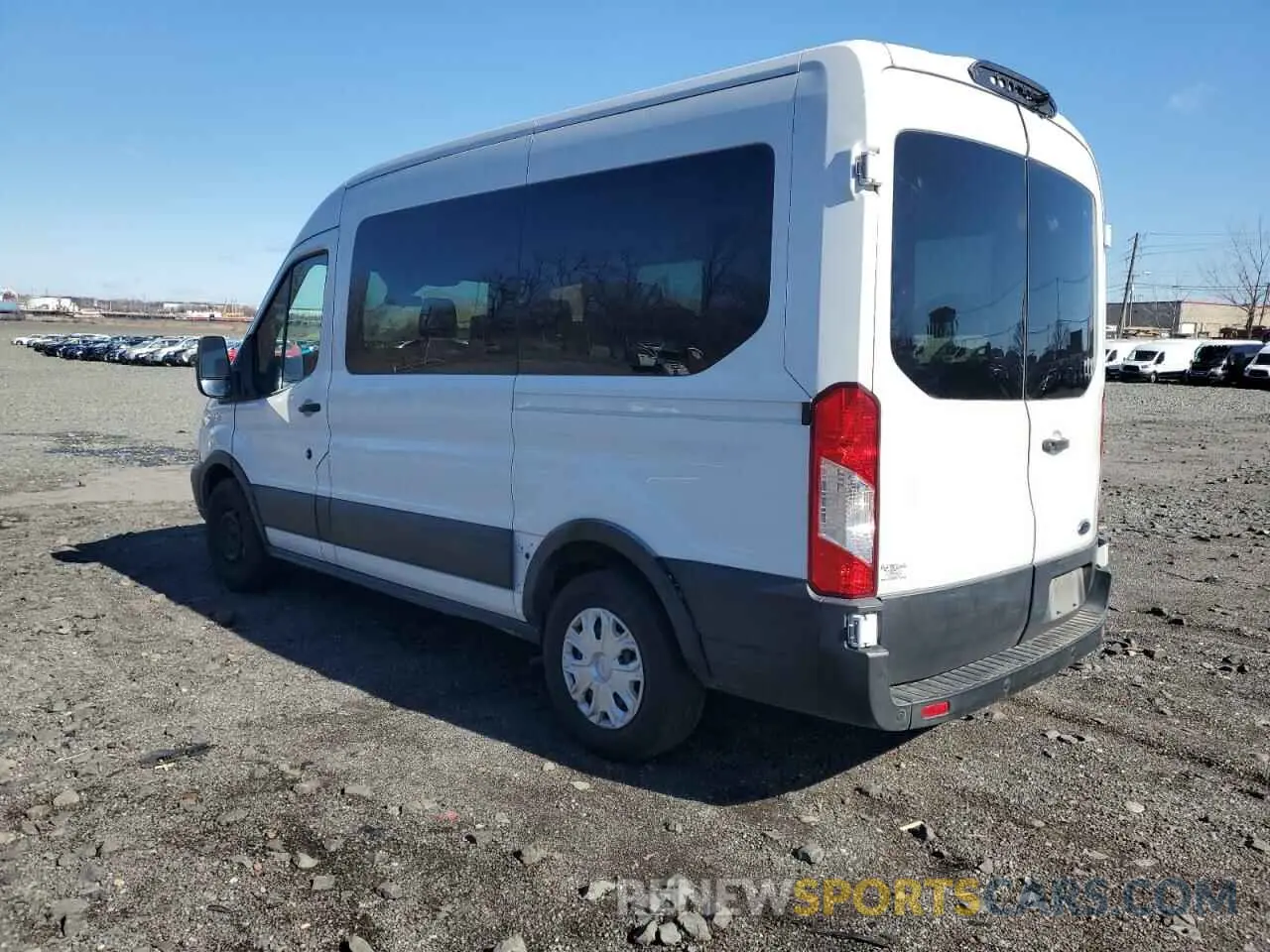 2 fotografías del automóvil dañado 1FMZK1CM0KKA25845 FORD TRANSIT 2019