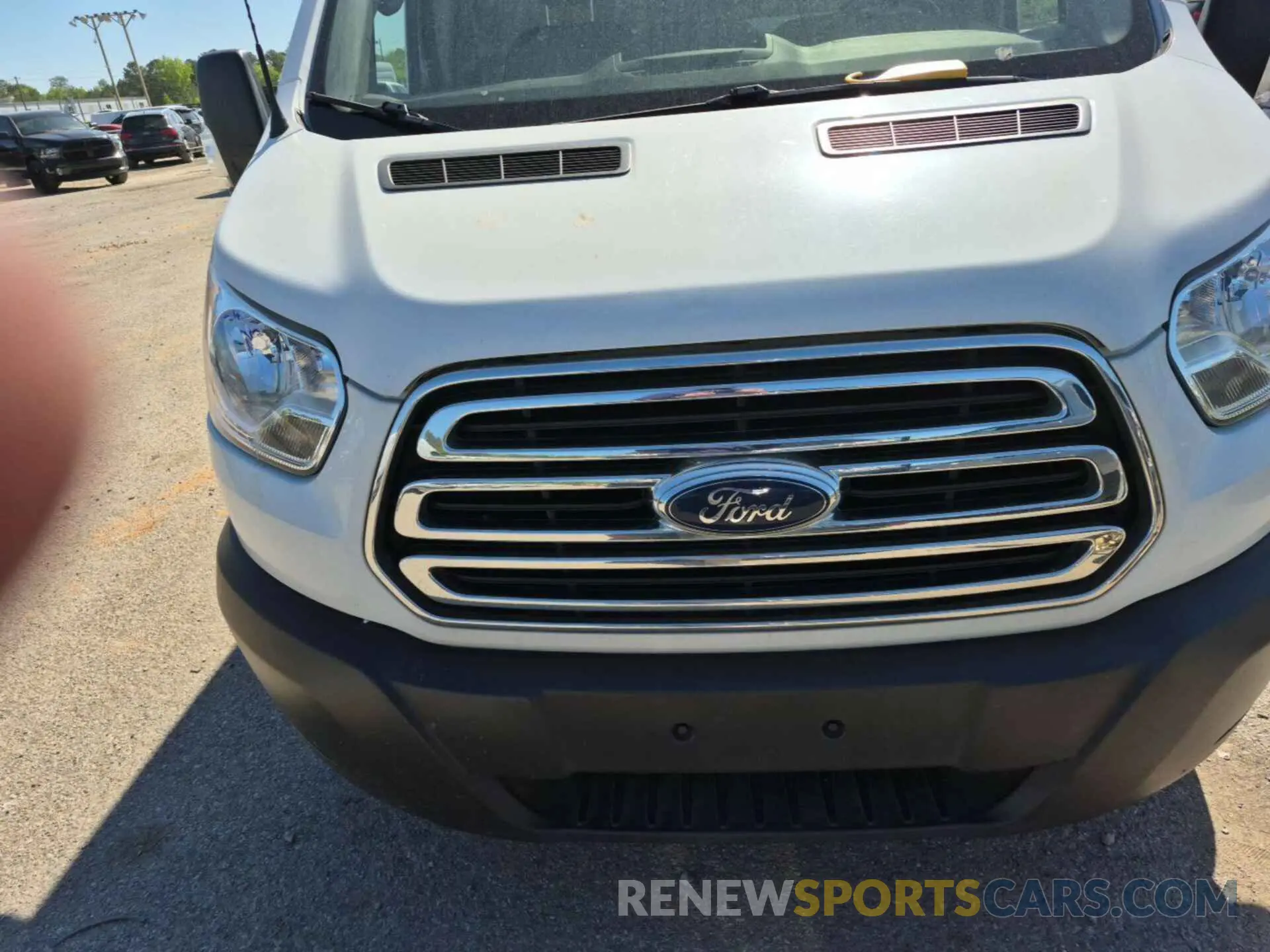 2 fotografías del automóvil dañado 1FTYE1YM4KKA38033 FORD TRANSIT 2019