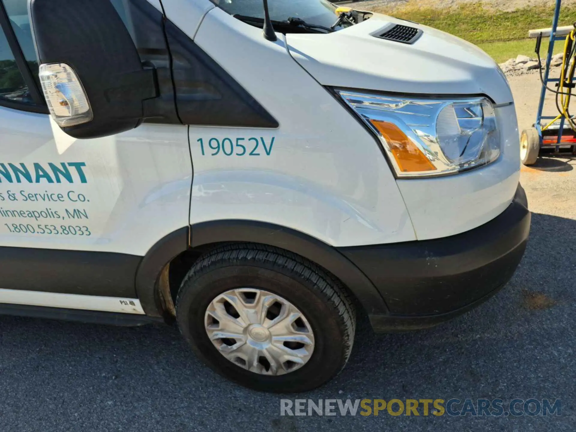 3 fotografías del automóvil dañado 1FTYE1YM4KKA38033 FORD TRANSIT 2019
