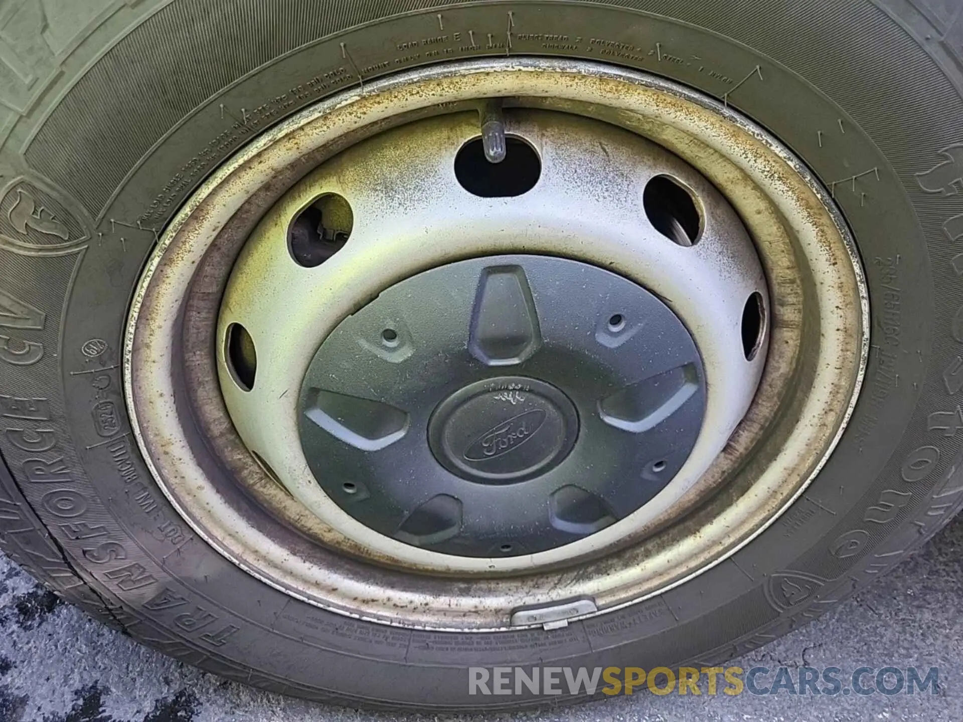 5 fotografías del automóvil dañado 1FTYE1YM4KKB70936 FORD TRANSIT 2019