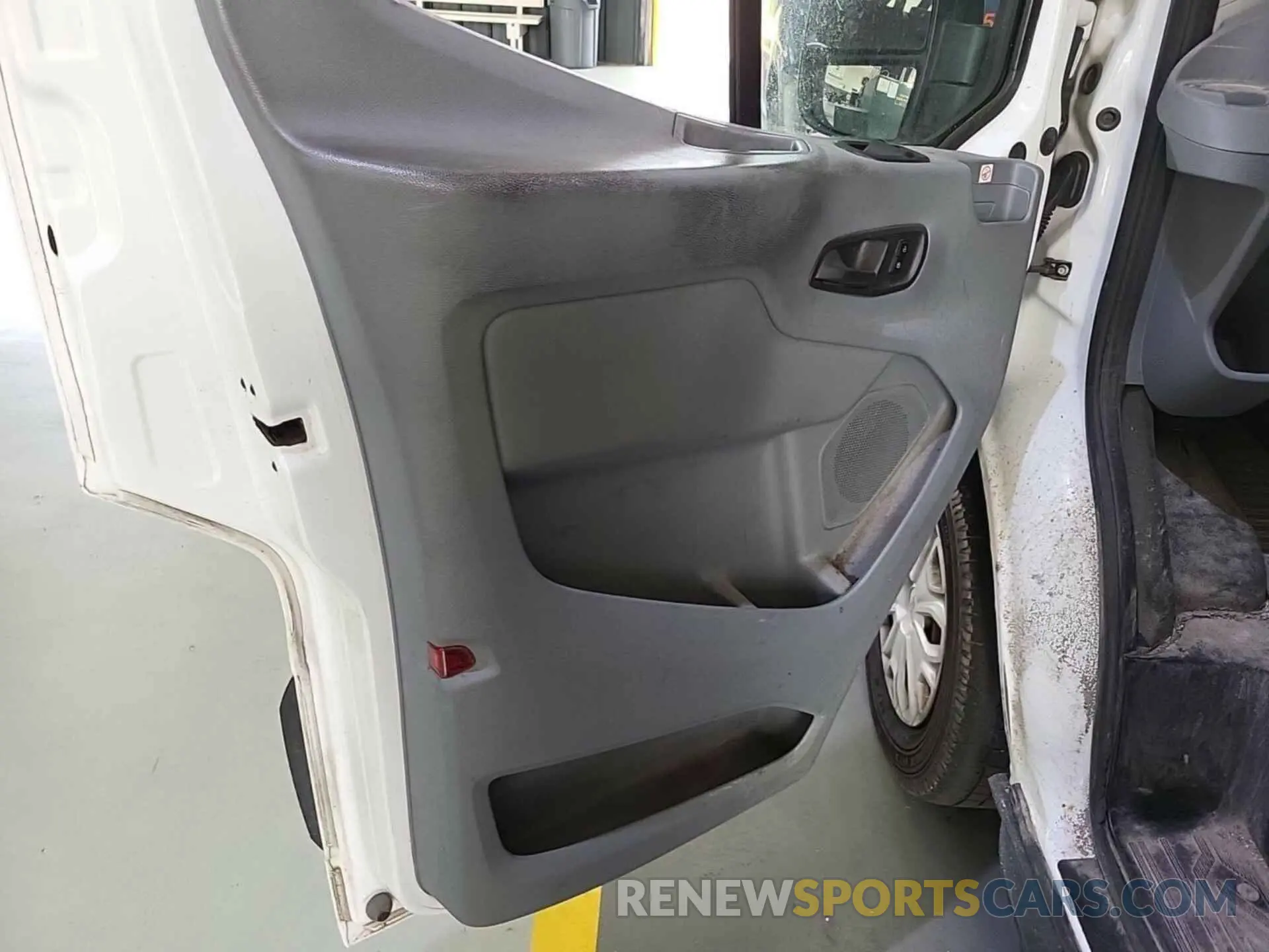 8 fotografías del automóvil dañado 1FTYE1YM6KKA40835 FORD TRANSIT 2019