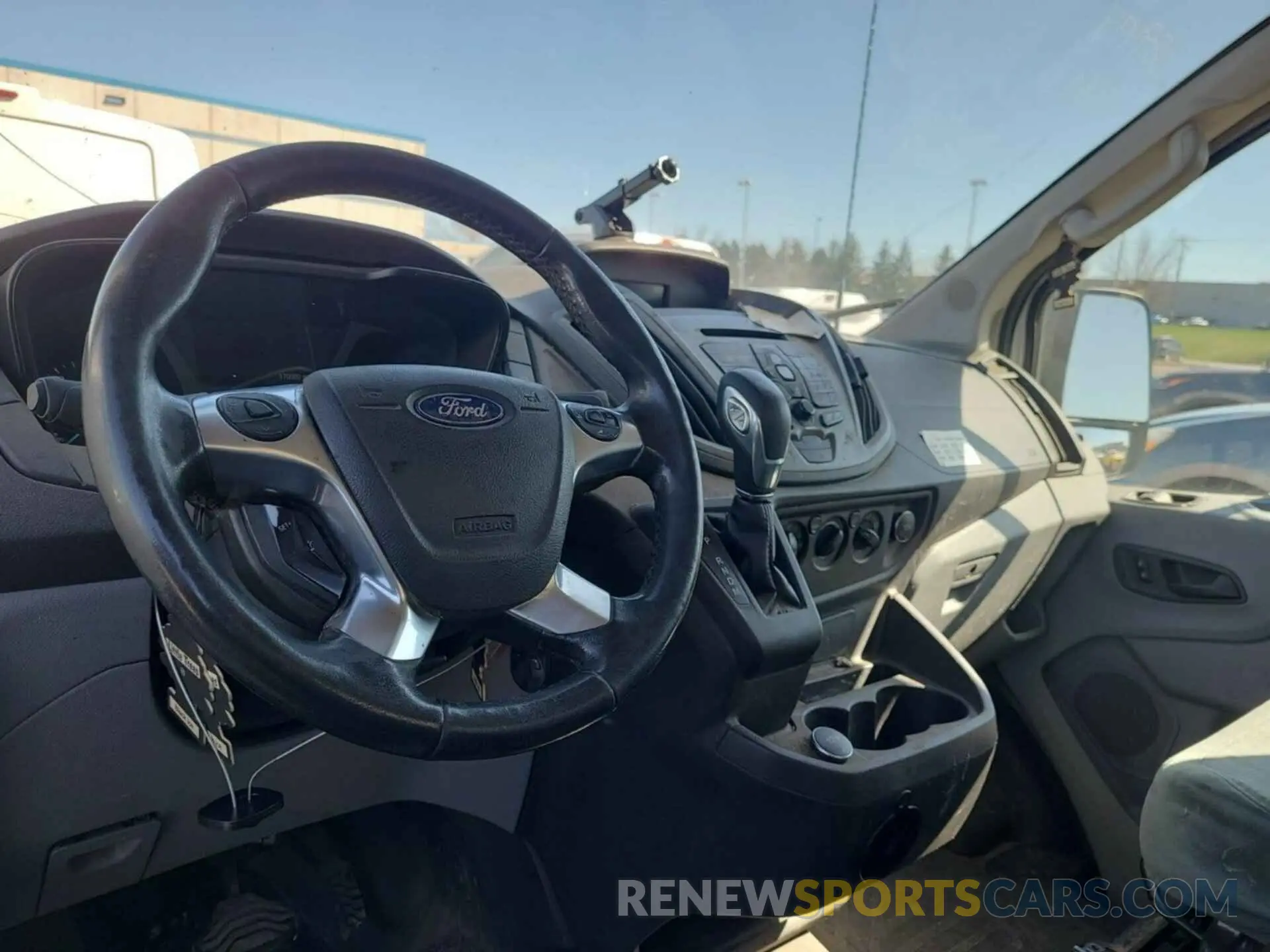 31 fotografías del automóvil dañado 1FTYE1YM9KKA80360 FORD TRANSIT 2019