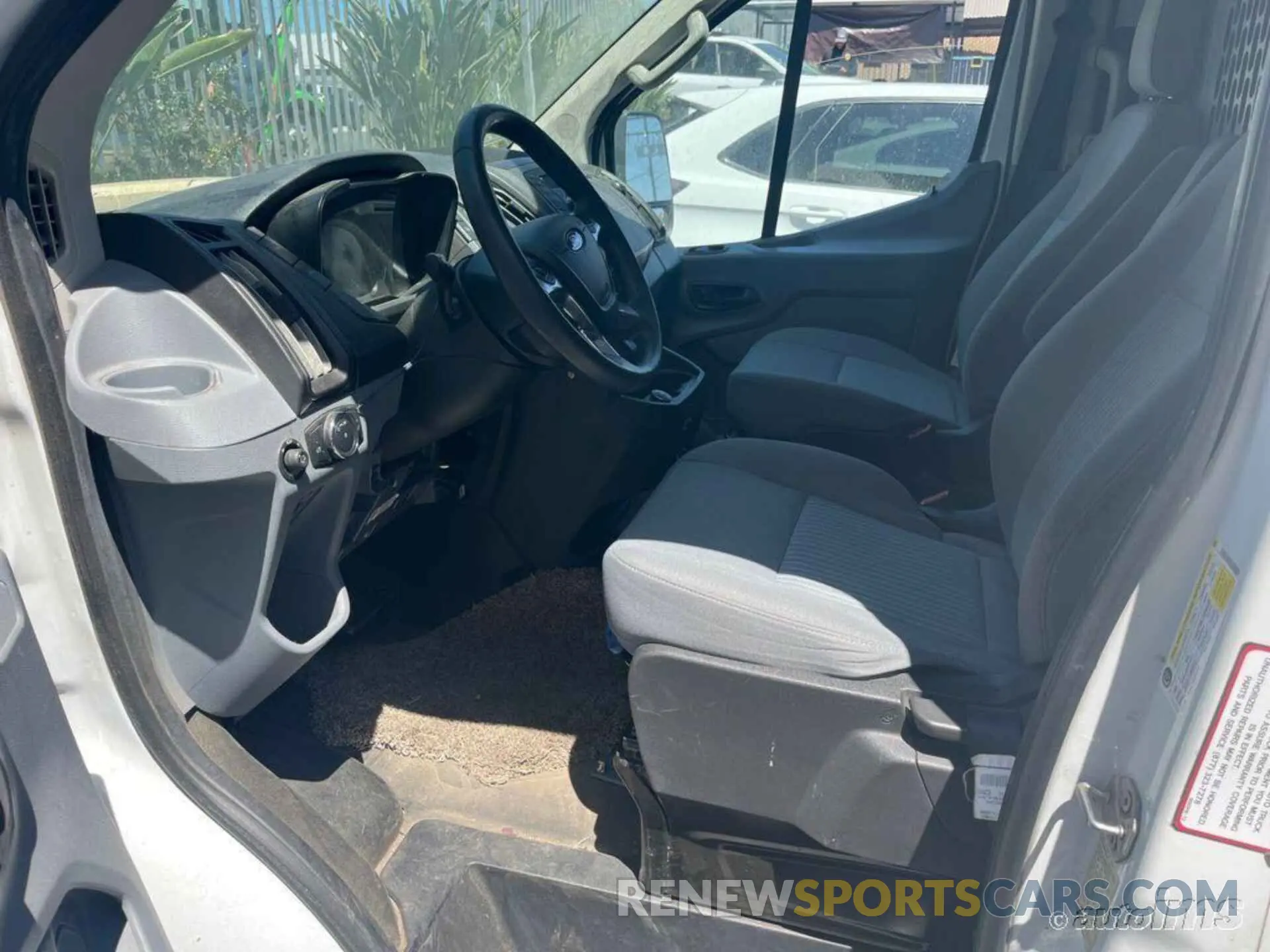 6 fotografías del automóvil dañado 1FTYE1YM9KKB78160 FORD TRANSIT 2019