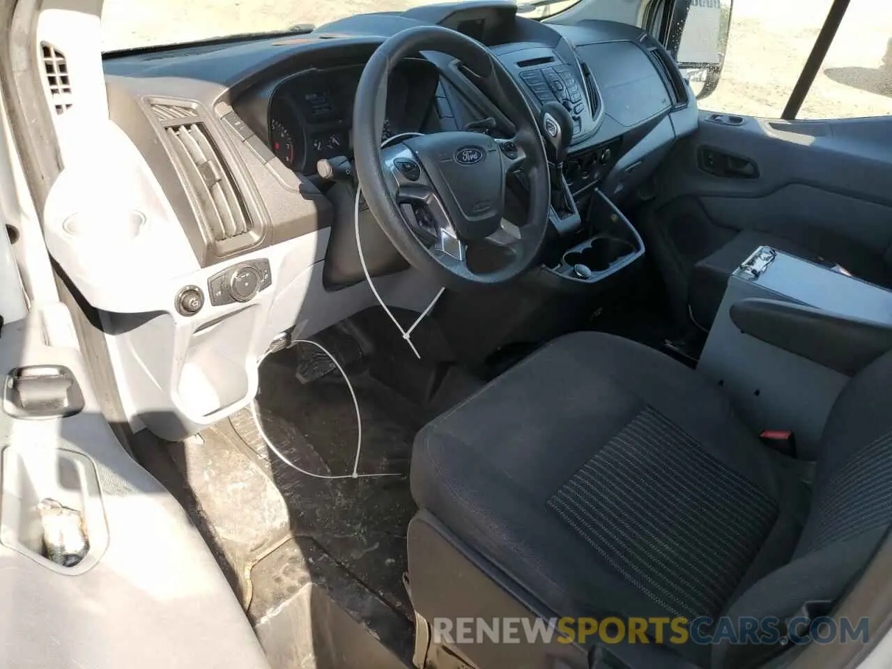 8 fotografías del automóvil dañado 1FTYE1ZM4KKB88108 FORD TRANSIT 2019