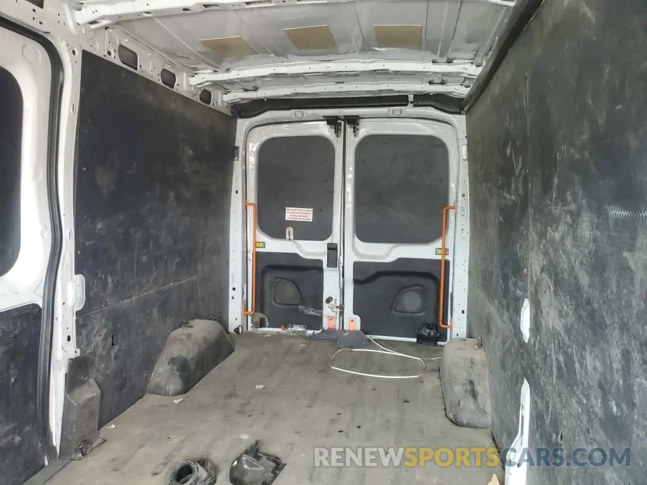 10 fotografías del automóvil dañado 1FTYE2CM1KKB49278 FORD TRANSIT 2019