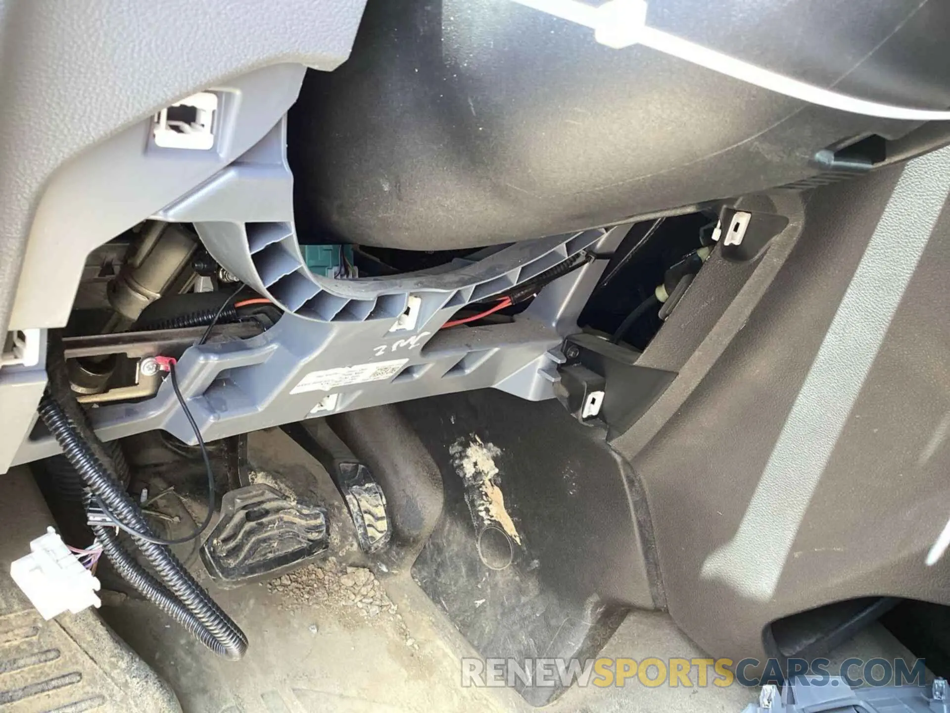 3 fotografías del automóvil dañado 1FTYR1CM2KKB07393 FORD TRANSIT 2019