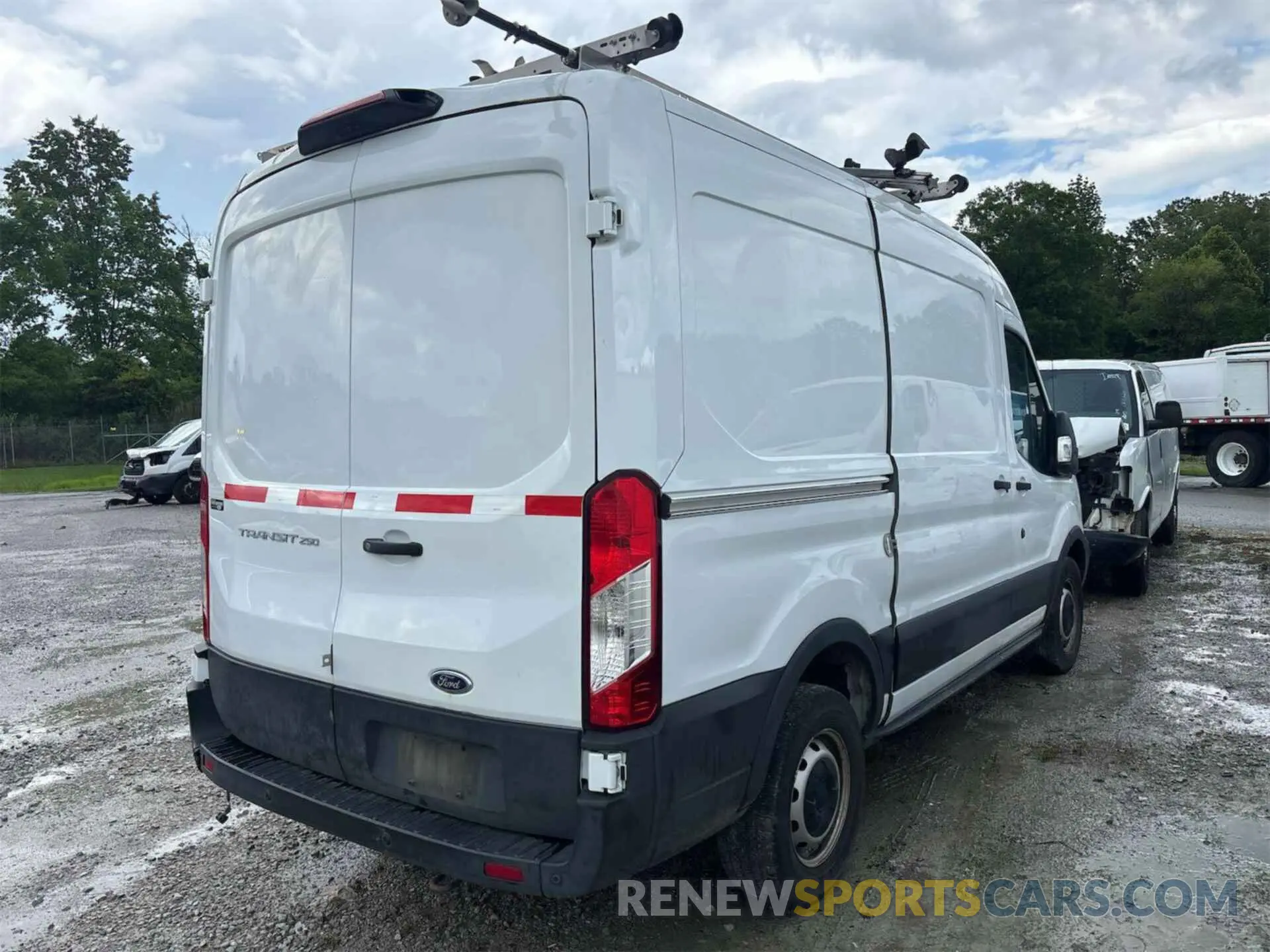 4 fotografías del automóvil dañado 1FTYR1CM2KKB07393 FORD TRANSIT 2019