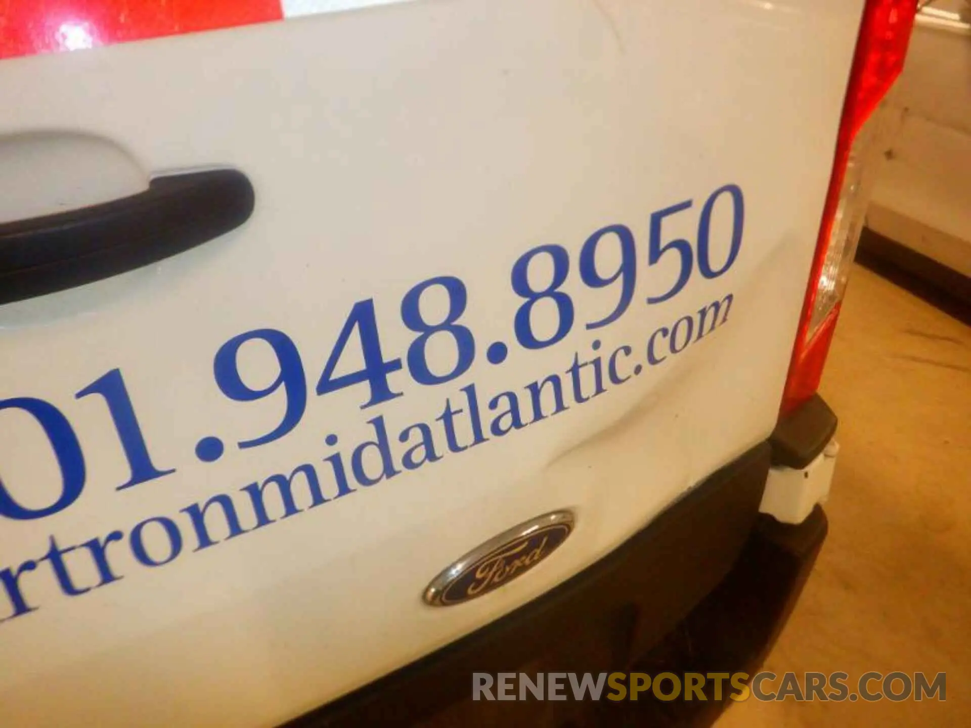 2 fotografías del automóvil dañado 1FTYR1CMXKKA83747 FORD TRANSIT 2019
