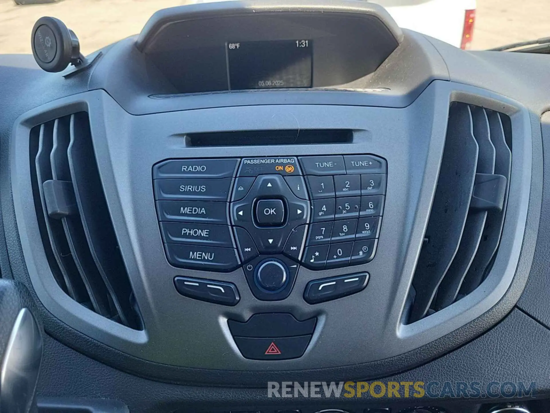 2 fotografías del automóvil dañado 1FTYR1YG0KKB40170 FORD TRANSIT 2019