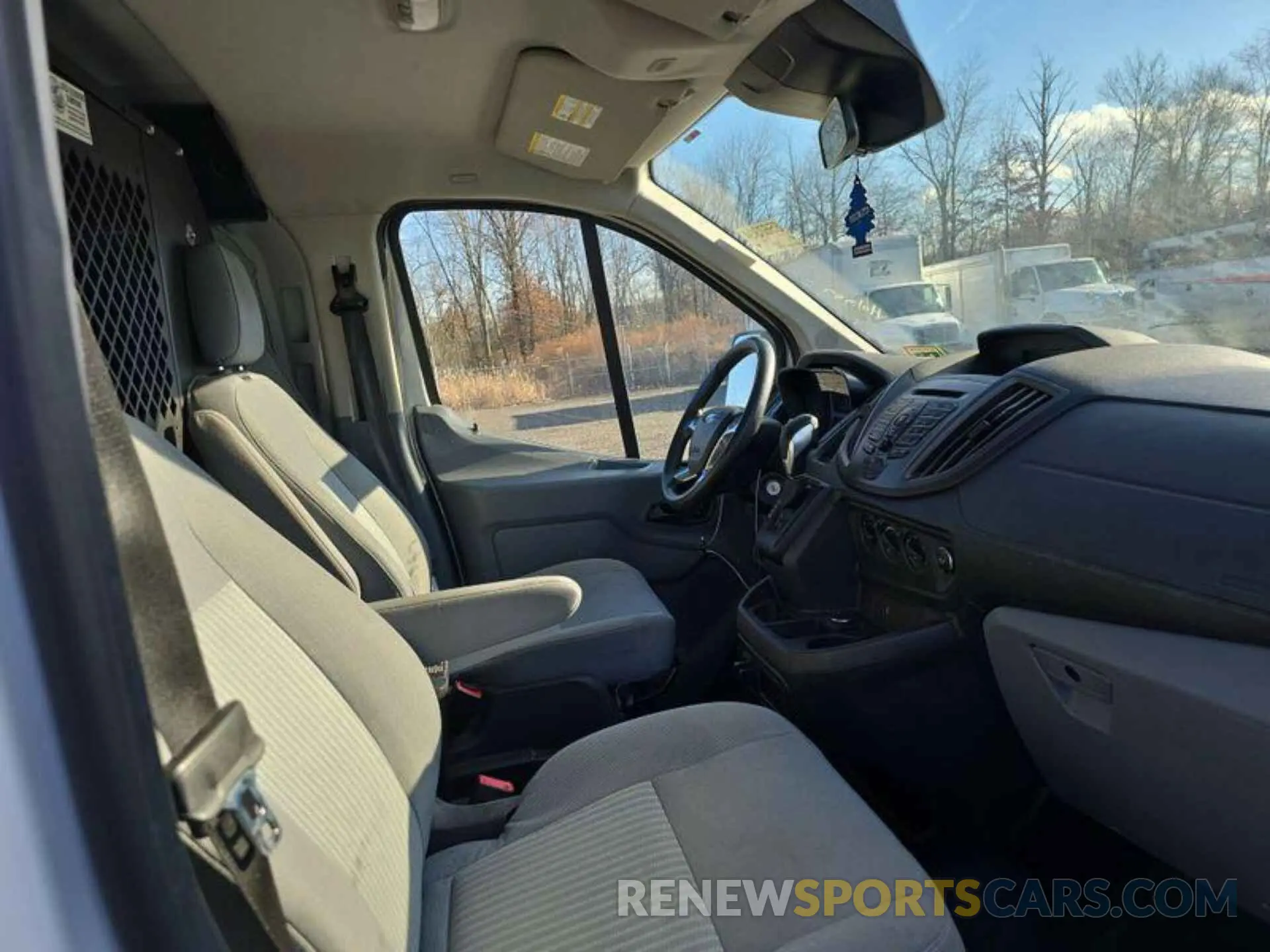 19 fotografías del automóvil dañado 1FTYR1YG0KKB61343 FORD TRANSIT 2019
