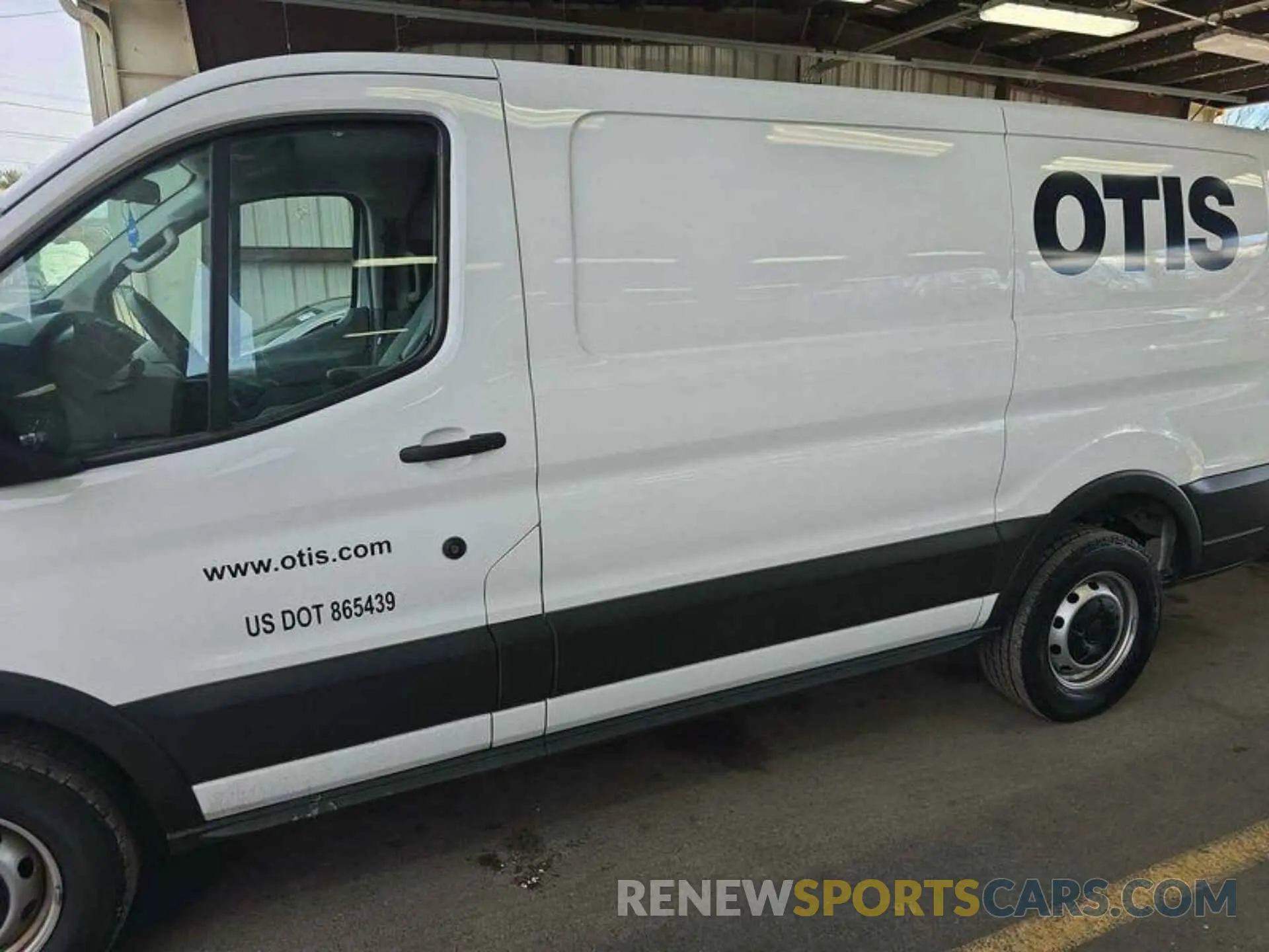 2 fotografías del automóvil dañado 1FTYR1YG0KKB61343 FORD TRANSIT 2019