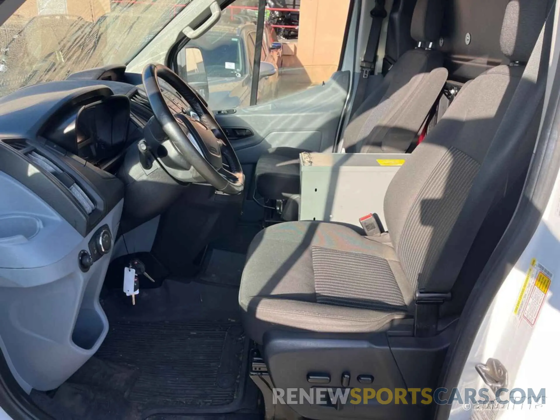 13 fotografías del automóvil dañado 1FTYR1YG1KKB48276 FORD TRANSIT 2019