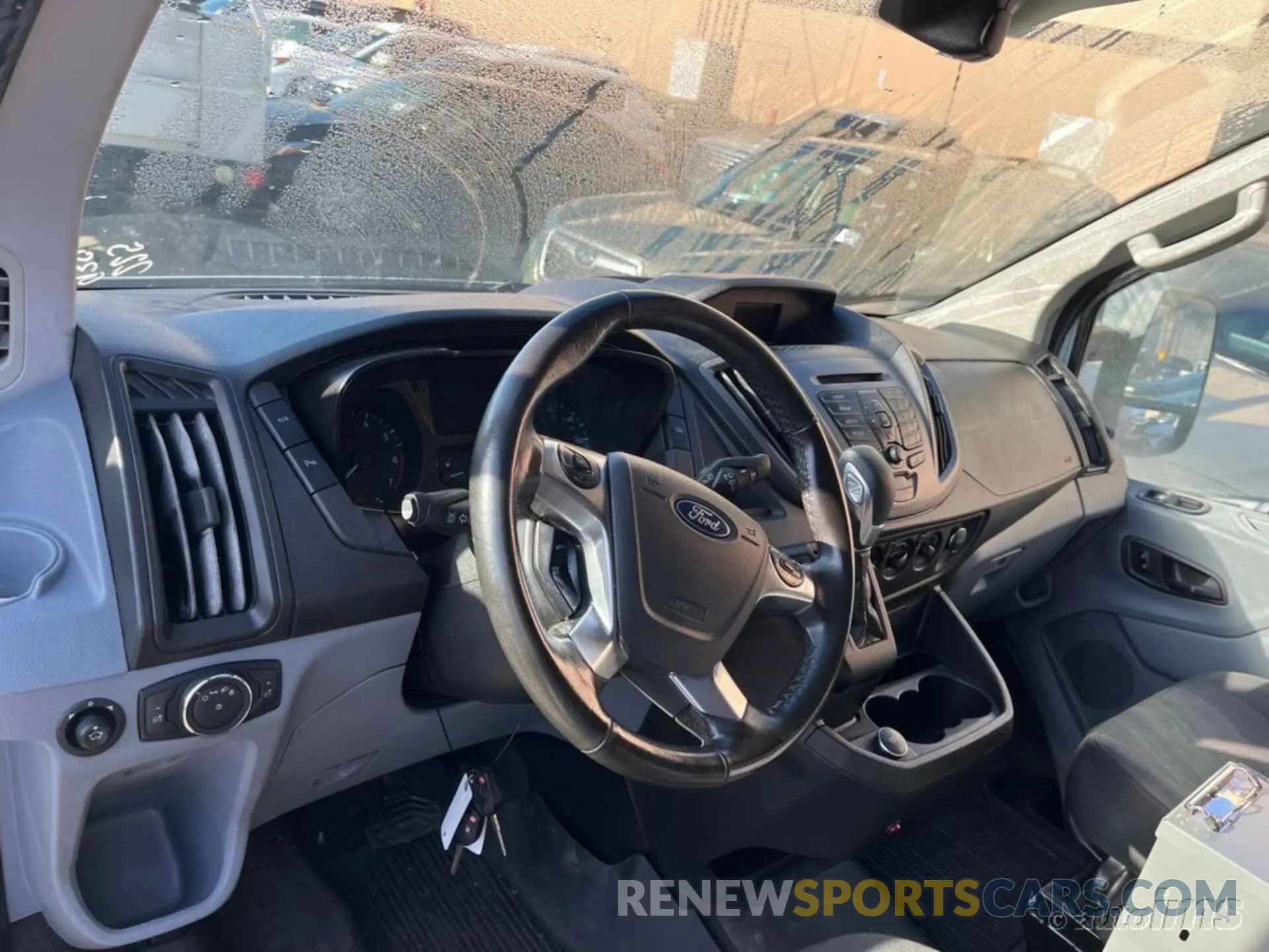3 fotografías del automóvil dañado 1FTYR1YG1KKB48276 FORD TRANSIT 2019