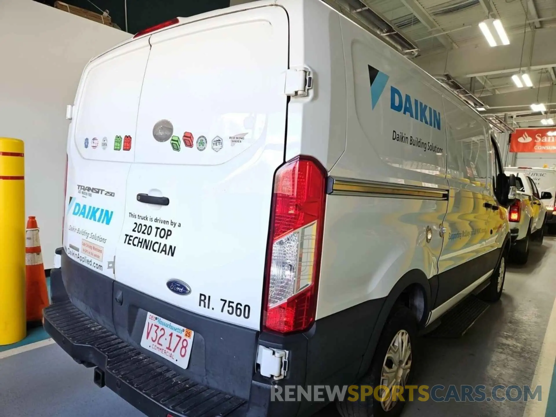 21 fotografías del automóvil dañado 1FTYR1YG3KKB08572 FORD TRANSIT 2019