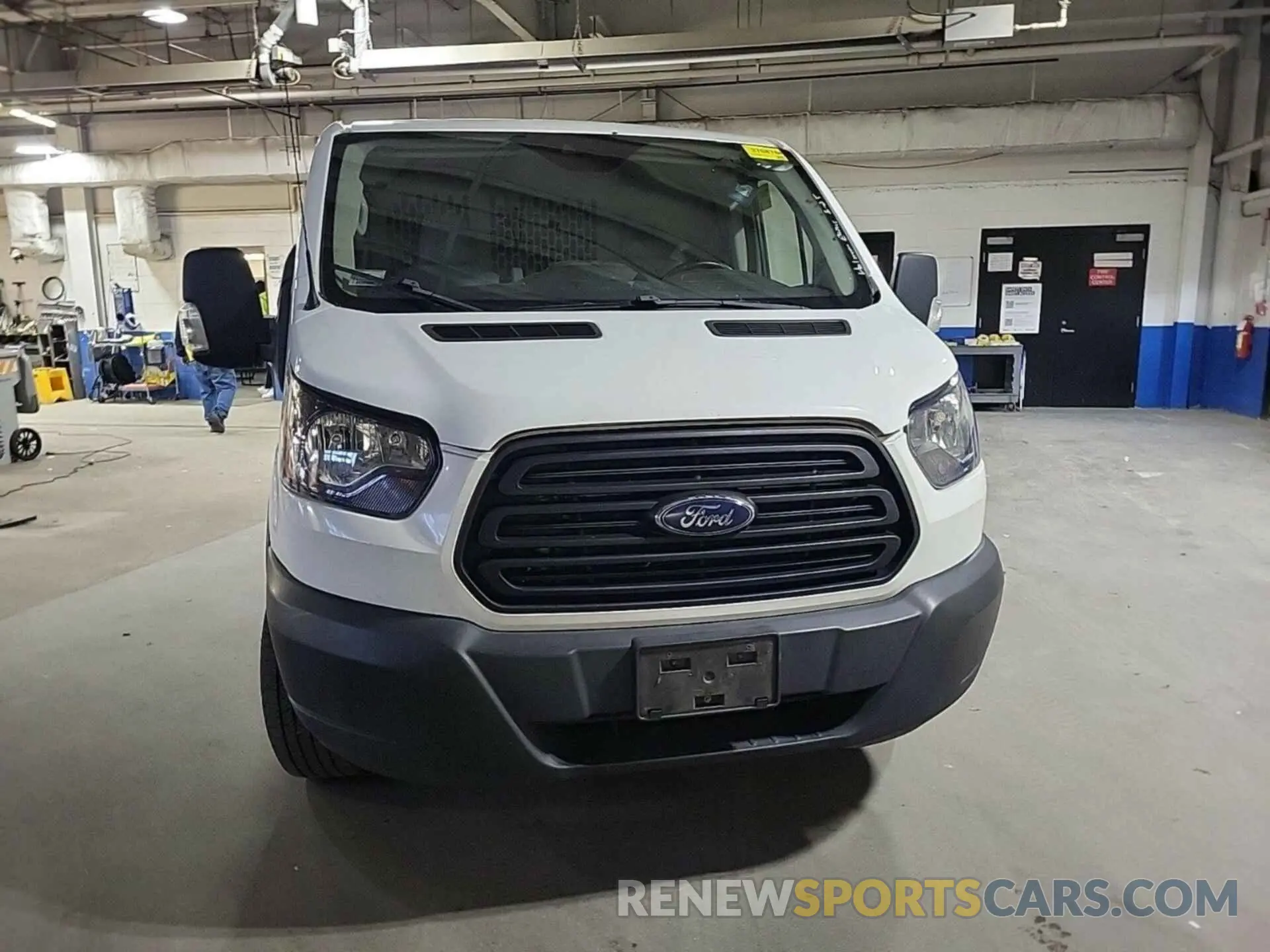 5 fotografías del automóvil dañado 1FTYR1YG3KKB08572 FORD TRANSIT 2019