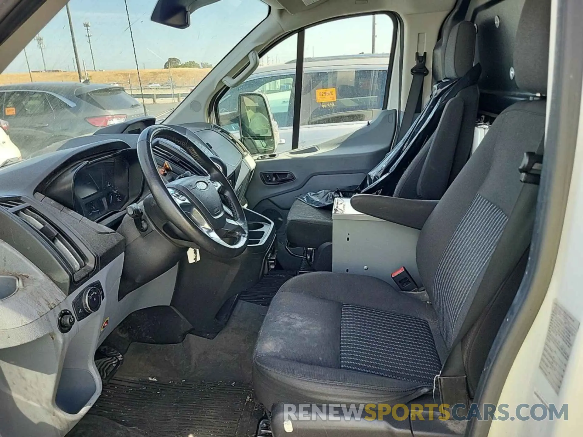 15 fotografías del automóvil dañado 1FTYR1YG4KKA40850 FORD TRANSIT 2019