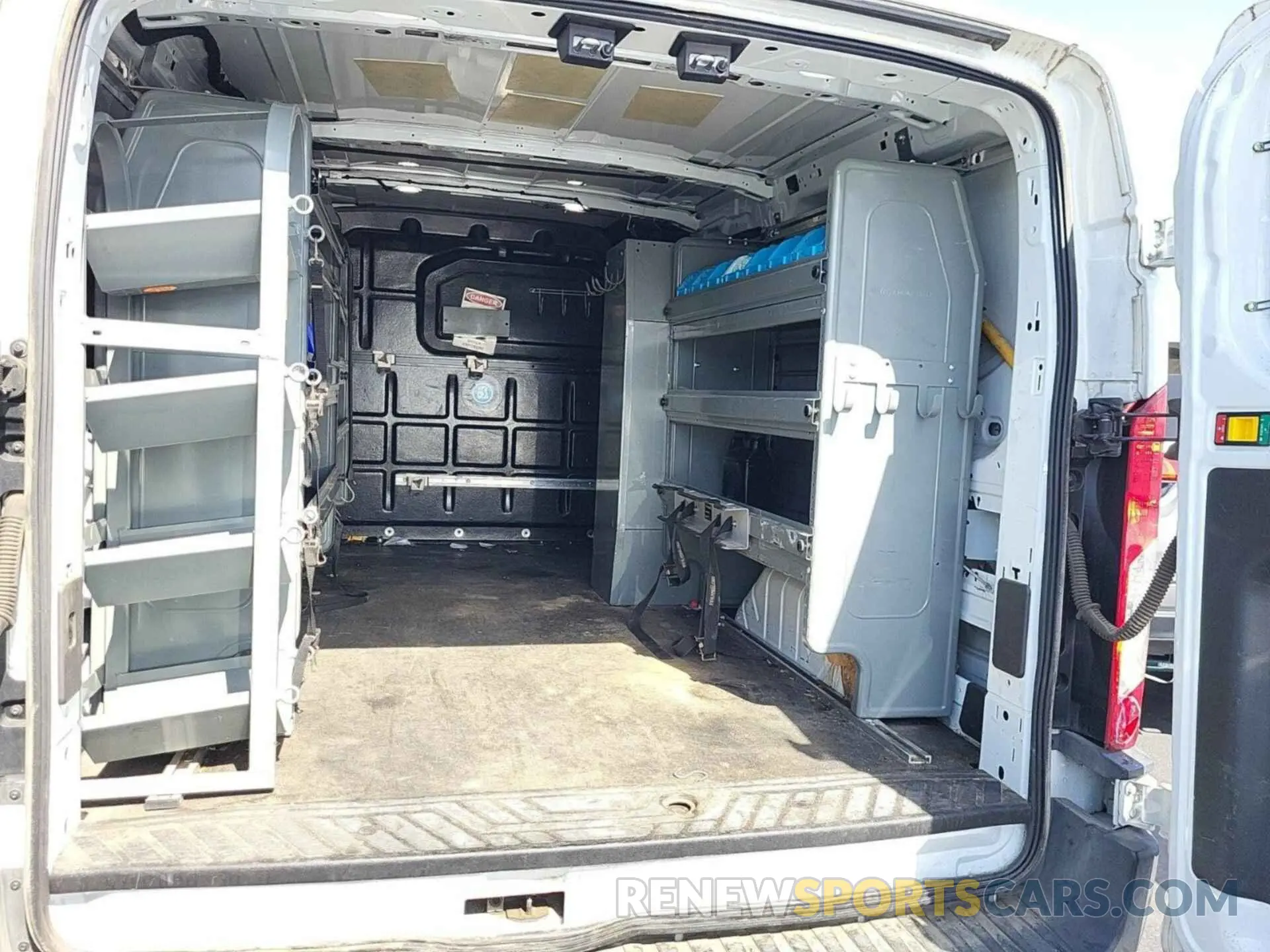 32 fotografías del automóvil dañado 1FTYR1YG4KKA40850 FORD TRANSIT 2019