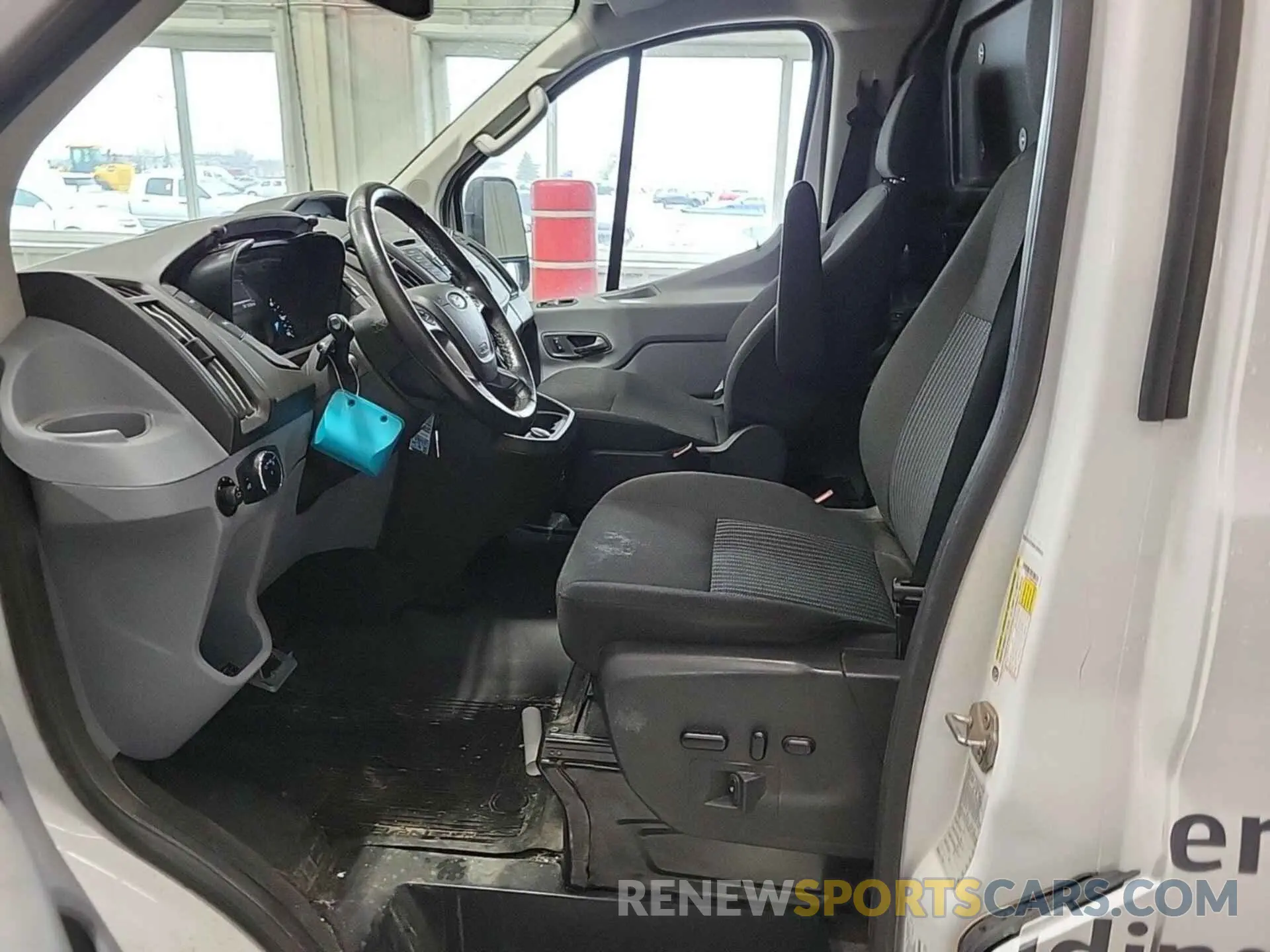 18 fotografías del automóvil dañado 1FTYR1YG5KKB48264 FORD TRANSIT 2019