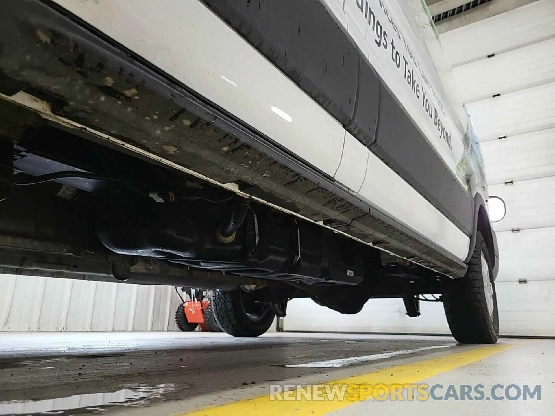 4 fotografías del automóvil dañado 1FTYR1YG5KKB48264 FORD TRANSIT 2019
