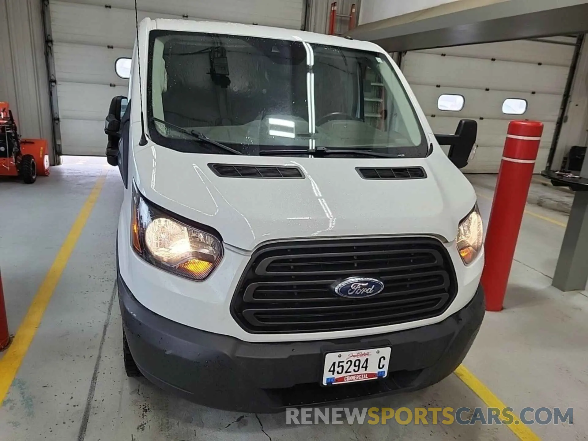 43 fotografías del automóvil dañado 1FTYR1YG5KKB48264 FORD TRANSIT 2019
