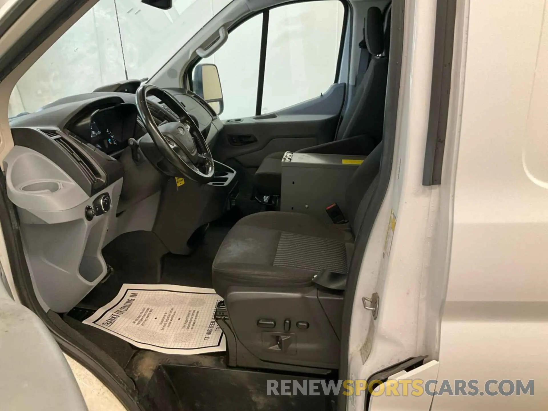 24 fotografías del automóvil dañado 1FTYR1YG7KKB48153 FORD TRANSIT 2019