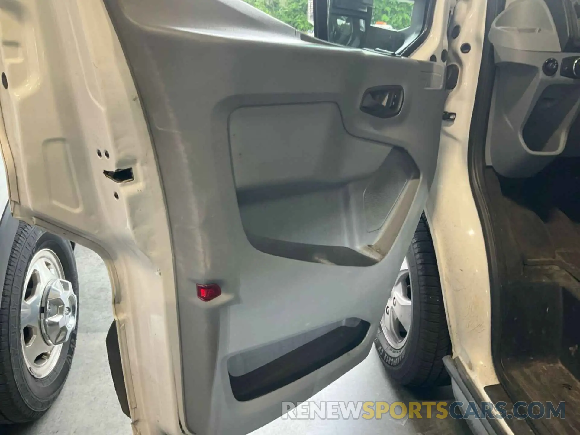 3 fotografías del automóvil dañado 1FTYR1YG7KKB48170 FORD TRANSIT 2019