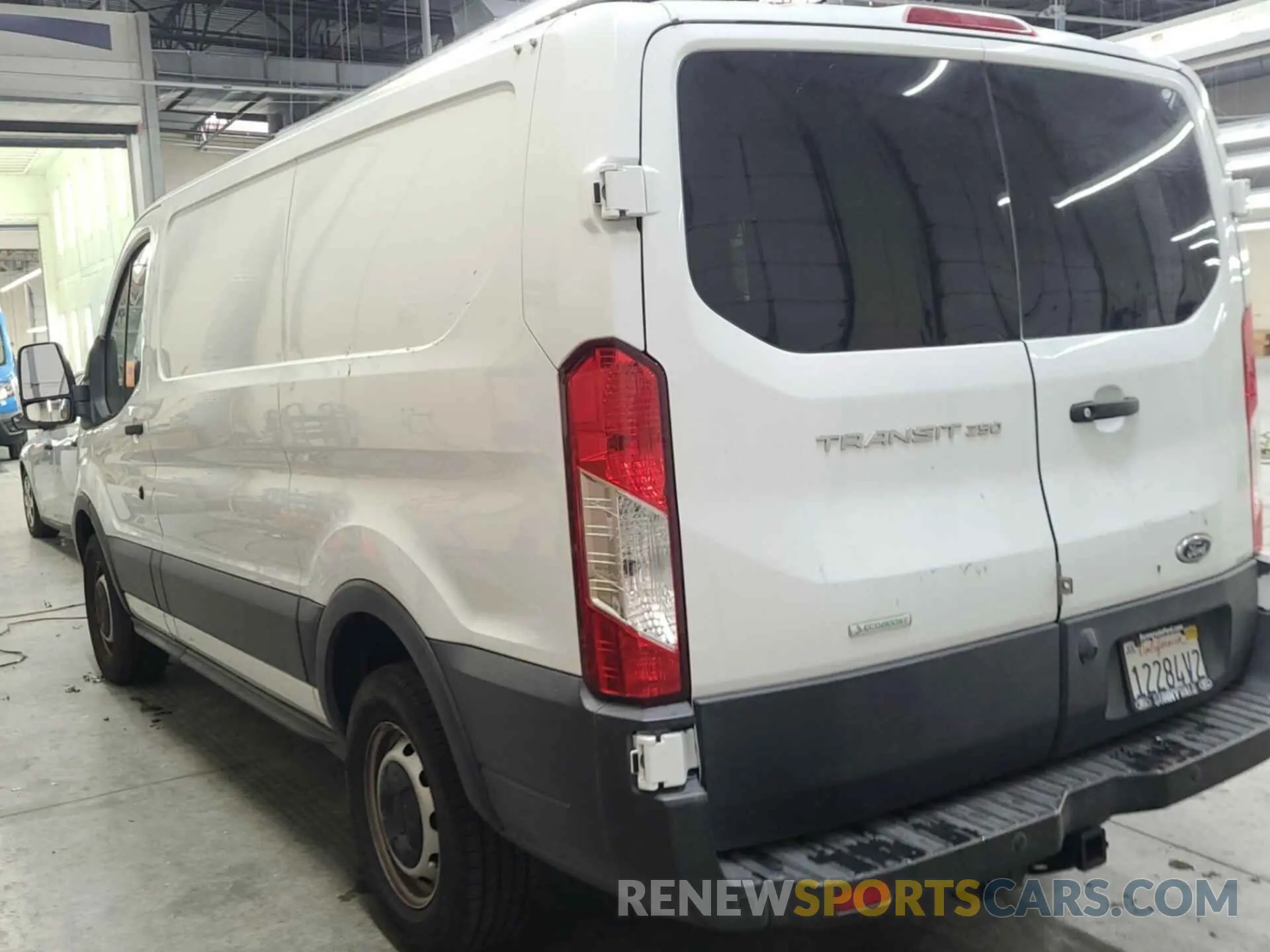 2 fotografías del automóvil dañado 1FTYR1YGXKKB26504 FORD TRANSIT 2019