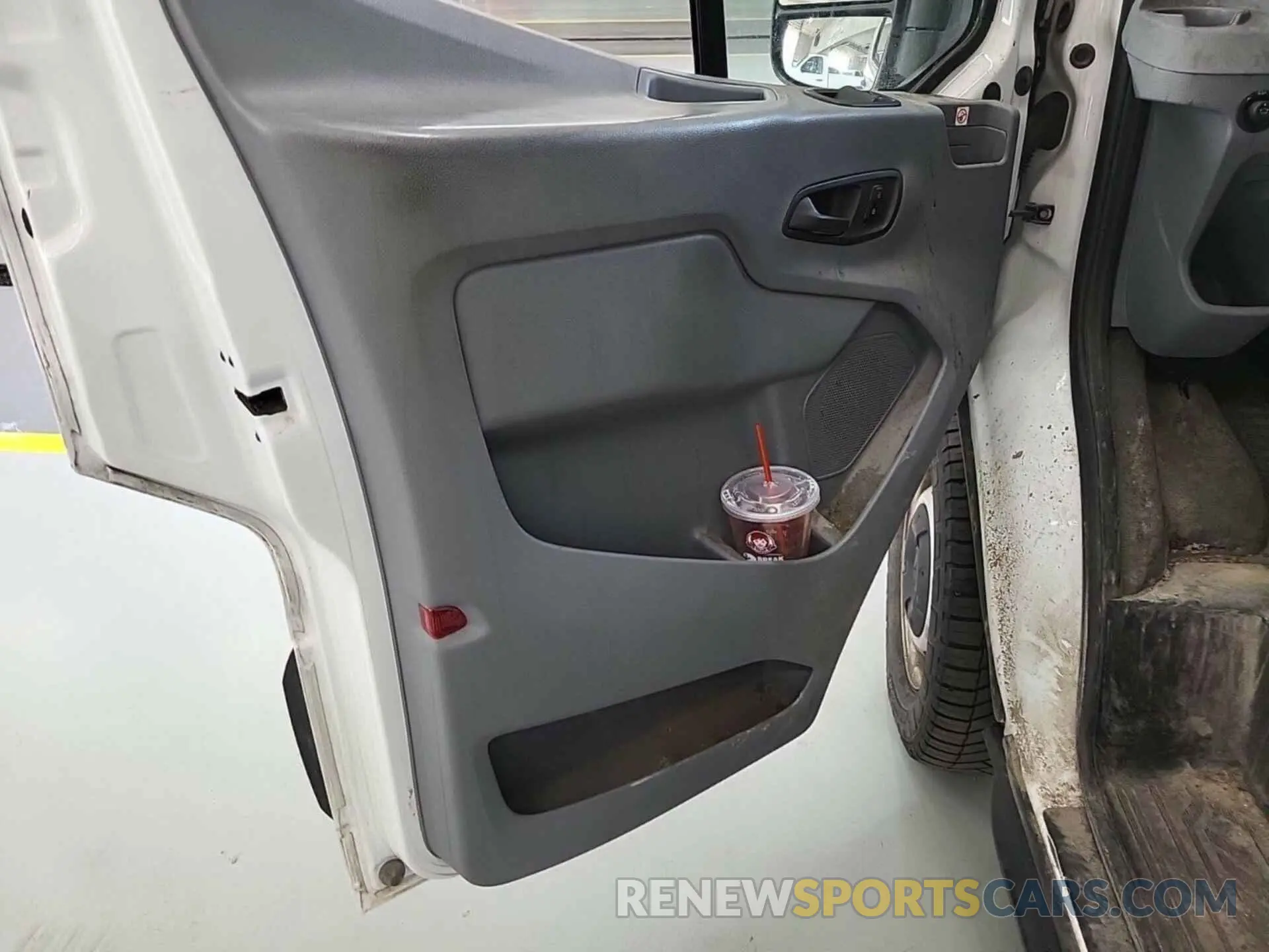24 fotografías del automóvil dañado 1FTYR1YM1KKB87858 FORD TRANSIT 2019