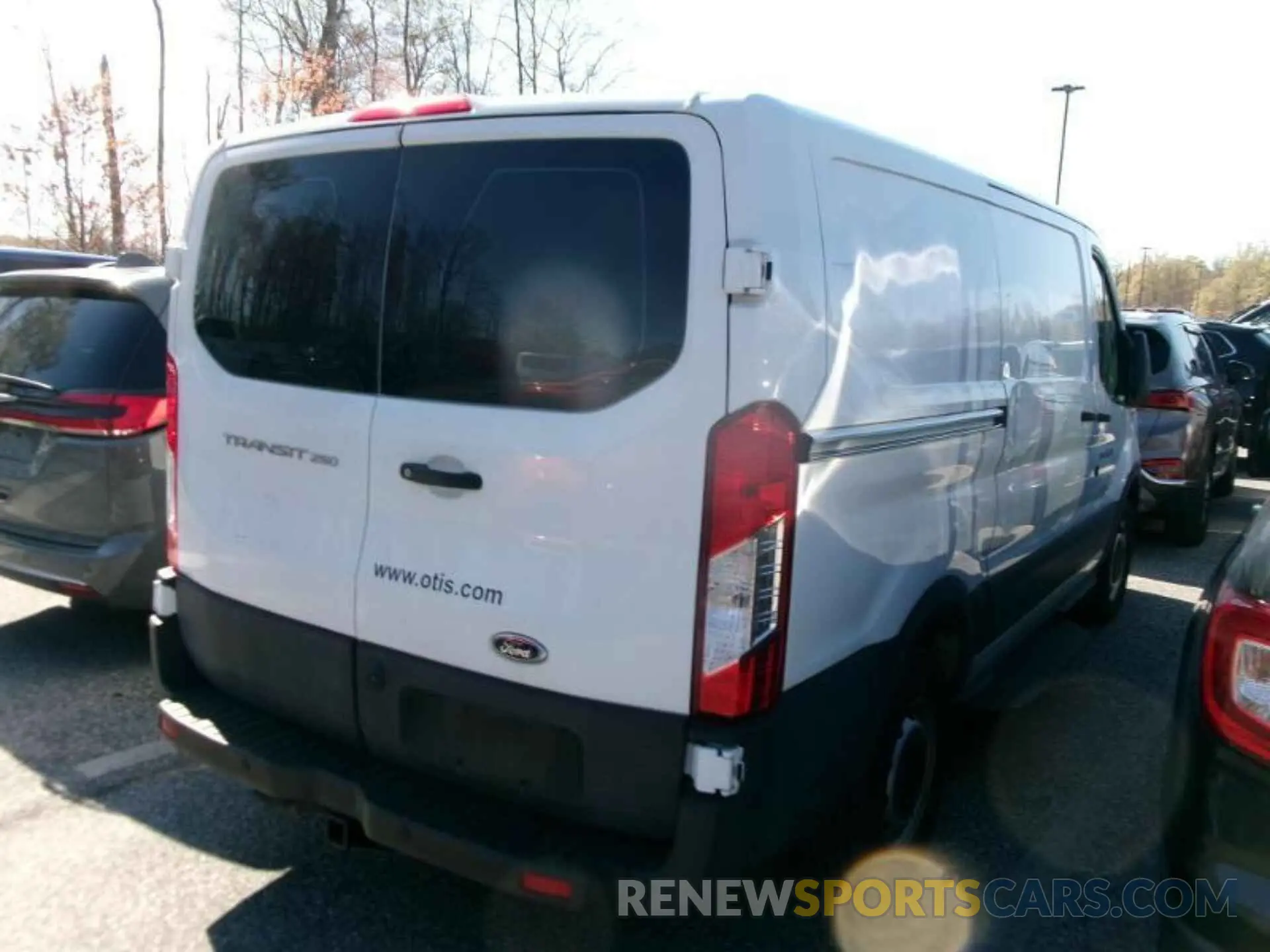 15 fotografías del automóvil dañado 1FTYR1YM4KKB18081 FORD TRANSIT 2019