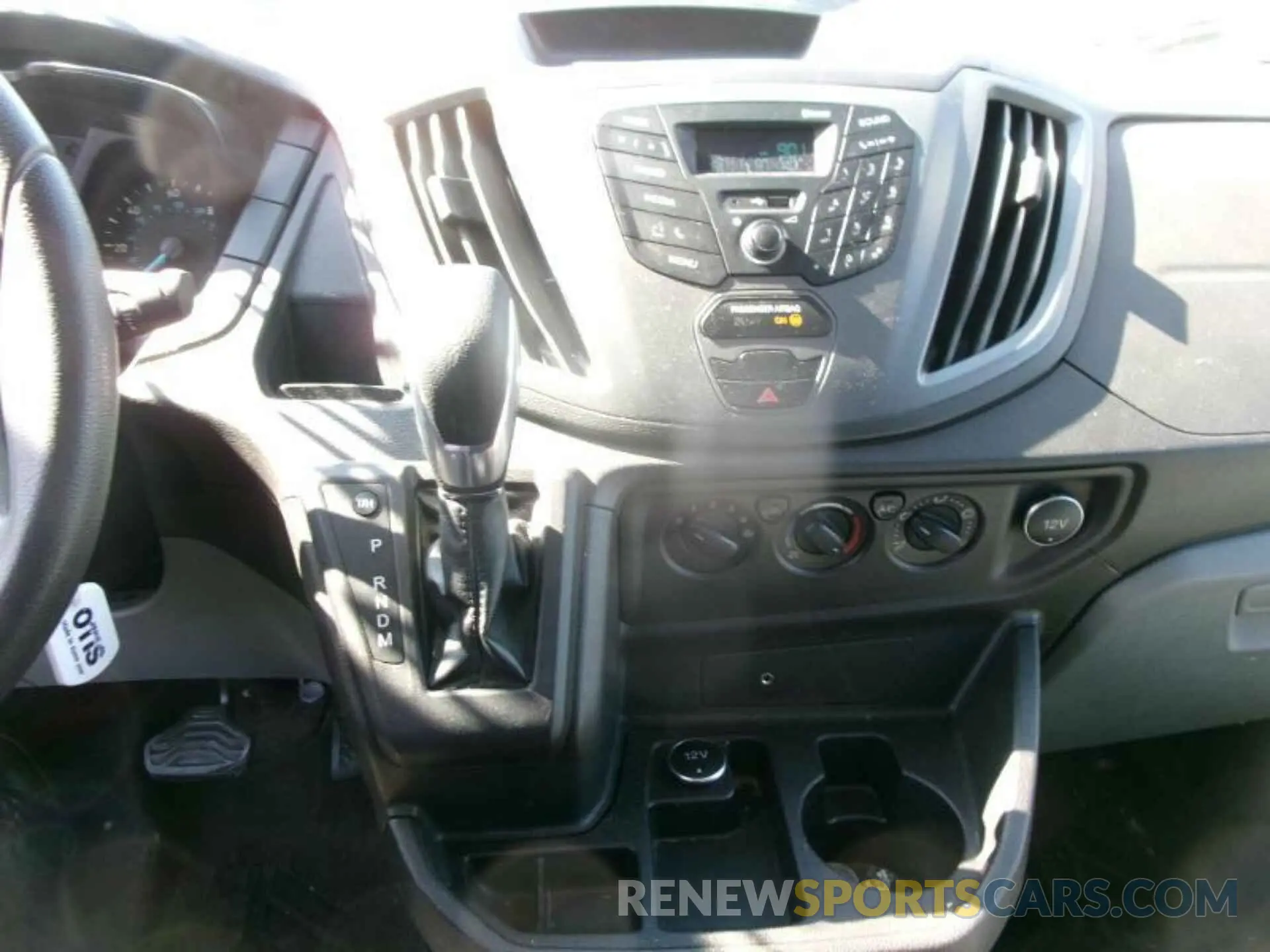 2 fotografías del automóvil dañado 1FTYR1YM4KKB18081 FORD TRANSIT 2019