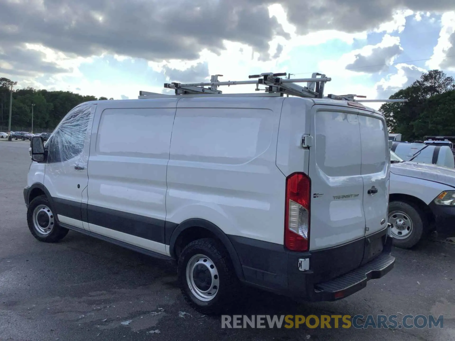 19 fotografías del automóvil dañado 1FTYR1YM6KKA21495 FORD TRANSIT 2019