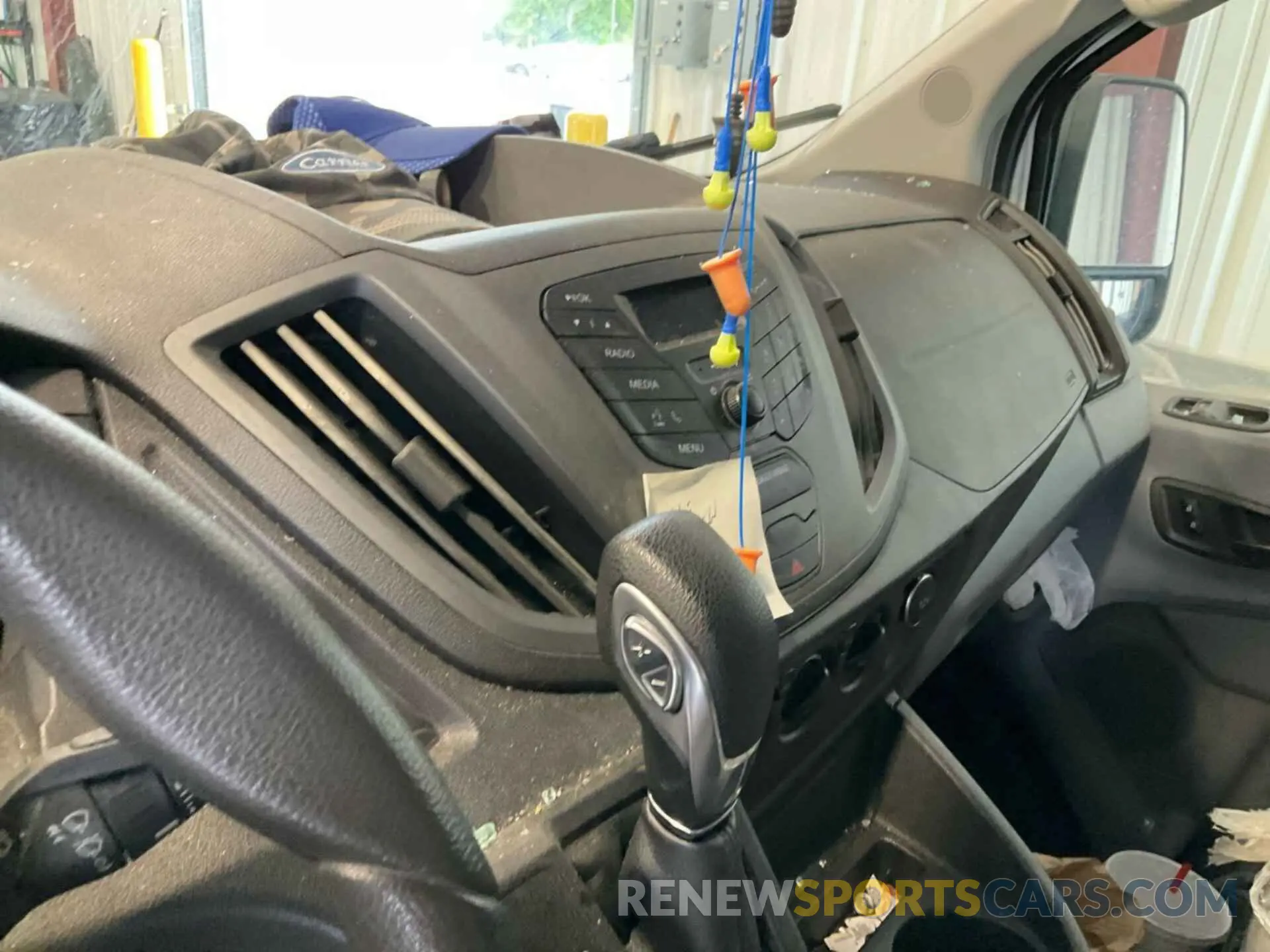 3 fotografías del automóvil dañado 1FTYR1YM6KKA21495 FORD TRANSIT 2019