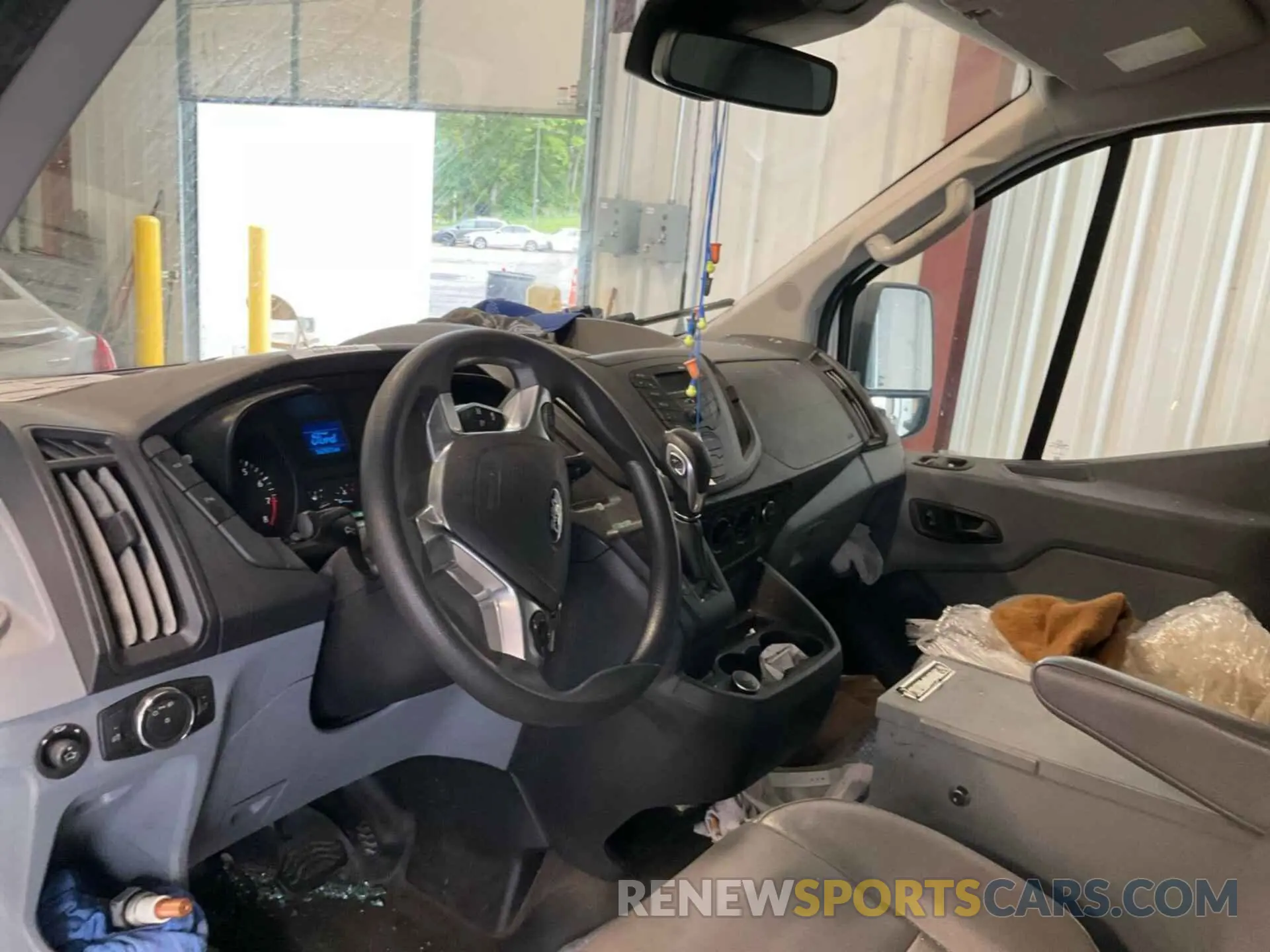 34 fotografías del automóvil dañado 1FTYR1YM6KKA21495 FORD TRANSIT 2019