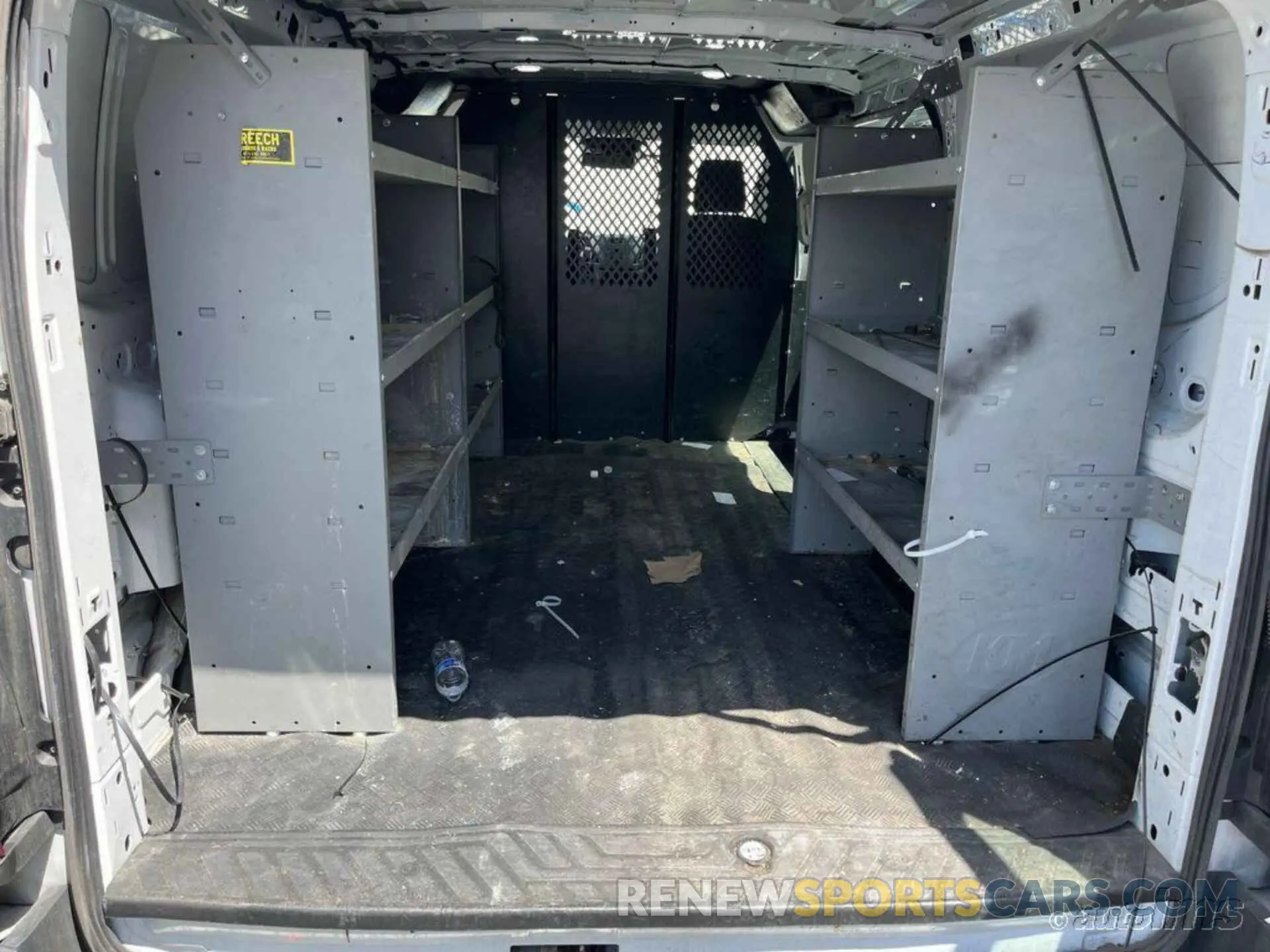 12 fotografías del automóvil dañado 1FTYR1YMXKKB00944 FORD TRANSIT 2019