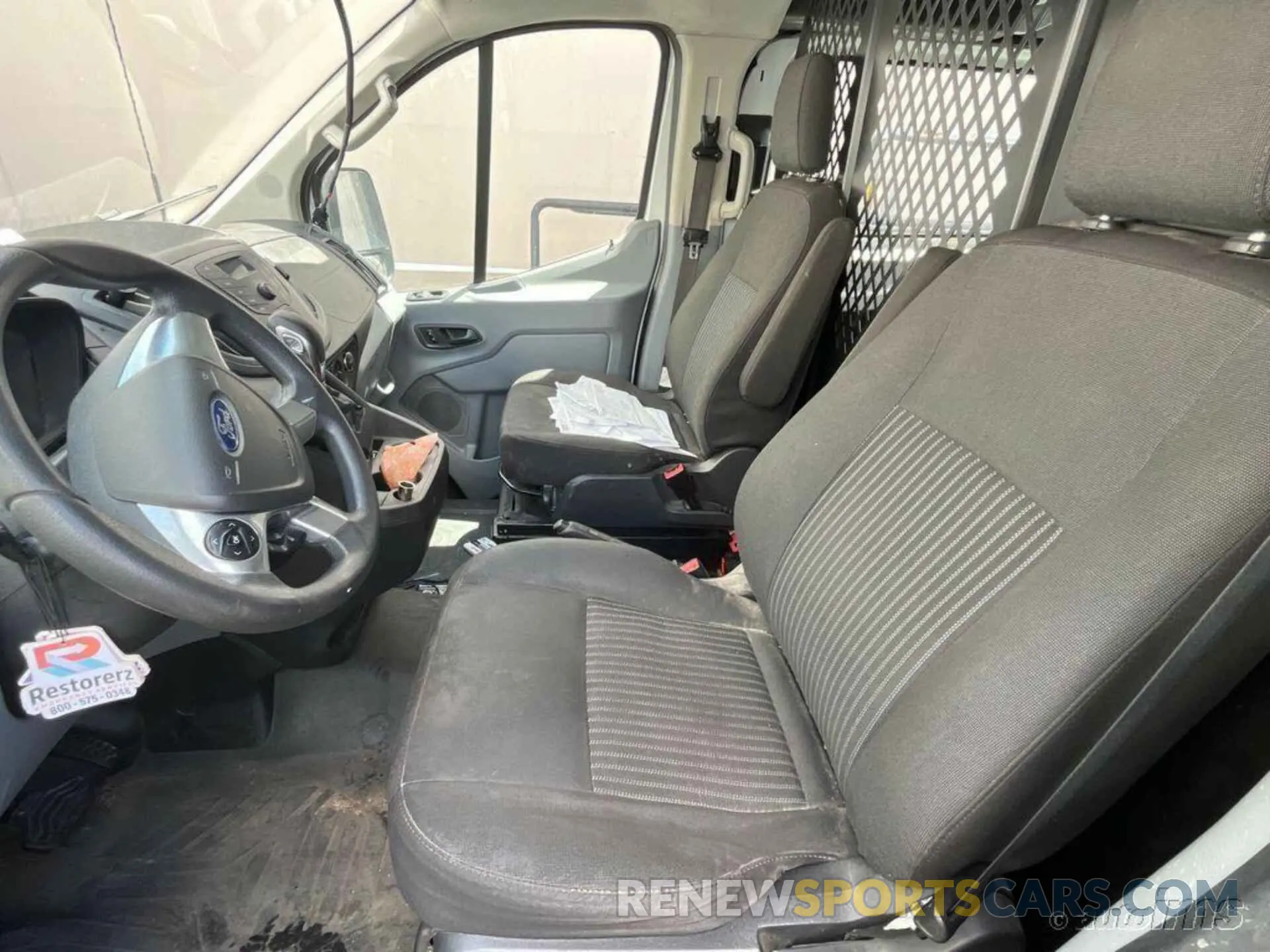5 fotografías del automóvil dañado 1FTYR1YMXKKB00944 FORD TRANSIT 2019