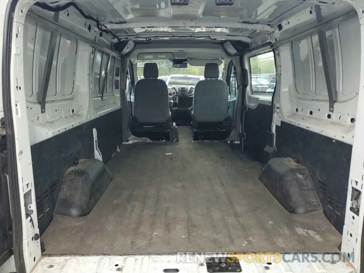 11 fotografías del automóvil dañado 1FTYR1YMXKKB37492 FORD TRANSIT 2019