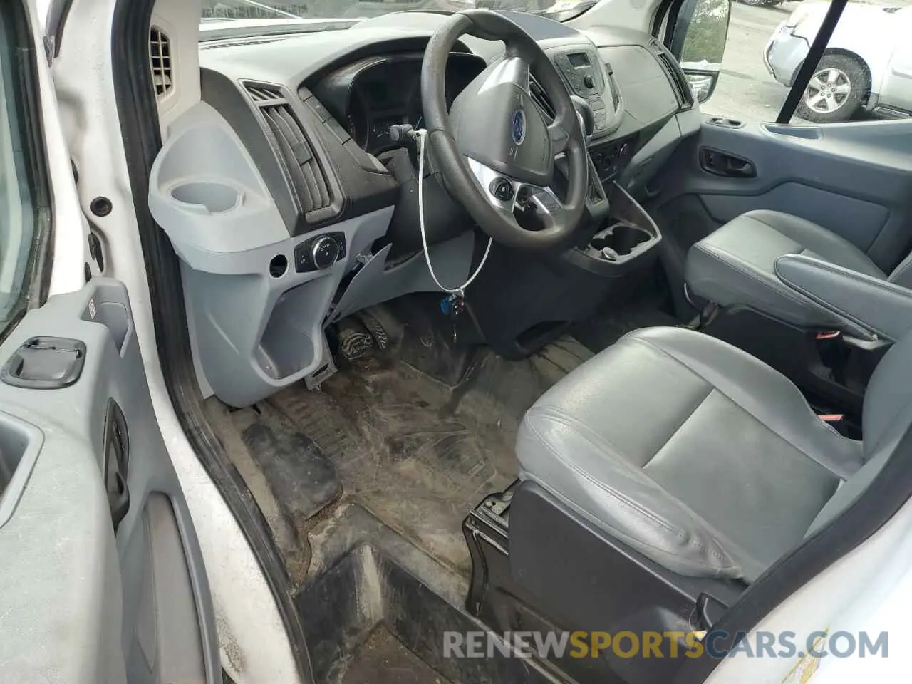 8 fotografías del automóvil dañado 1FTYR1YMXKKB37492 FORD TRANSIT 2019