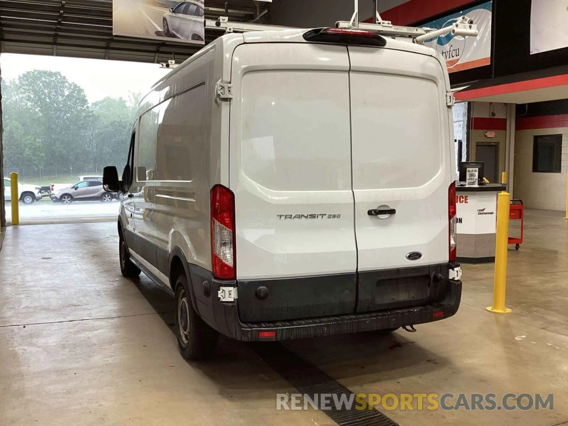 11 fotografías del automóvil dañado 1FTYR2CM0KKA17553 FORD TRANSIT 2019