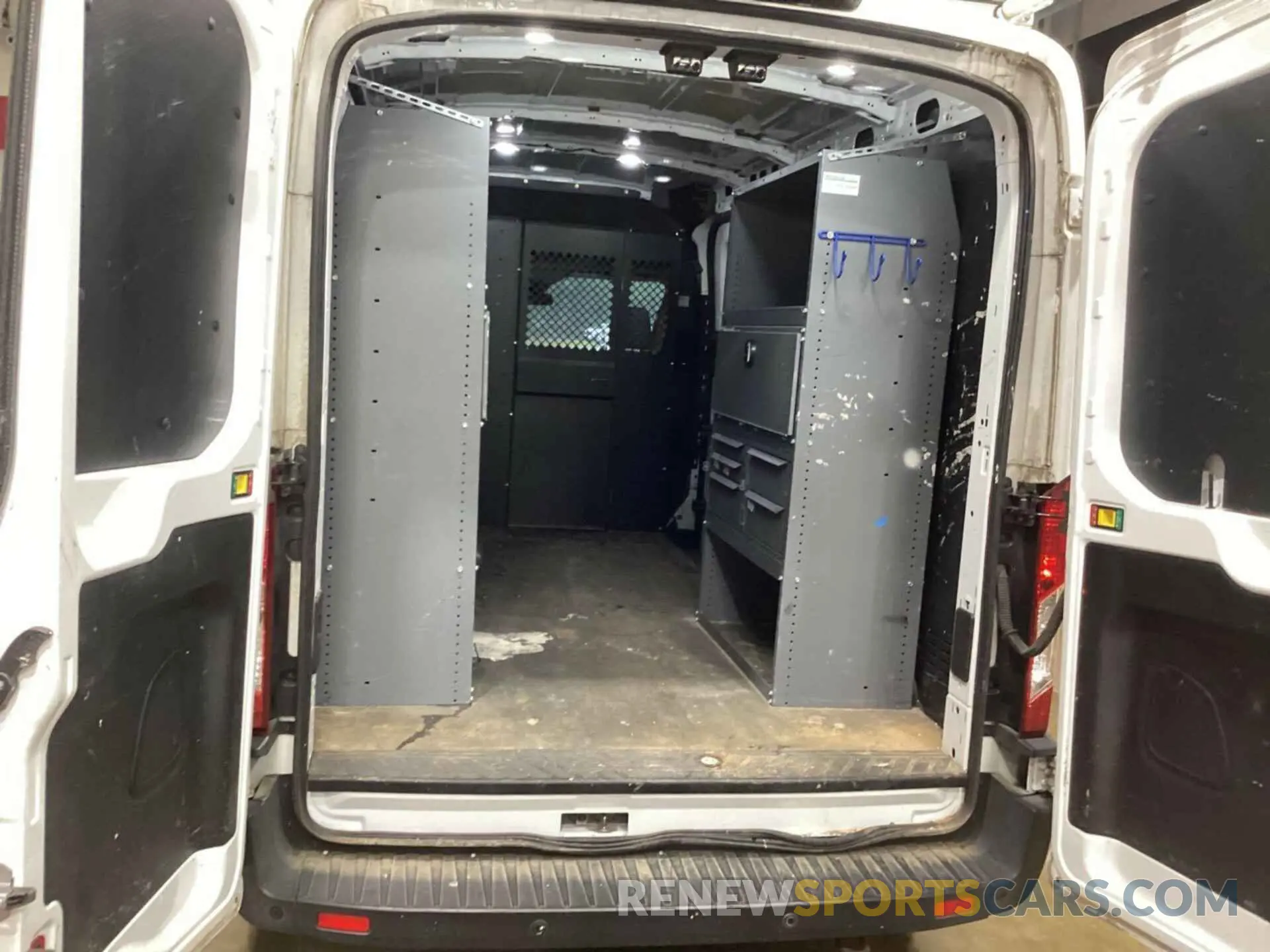 32 fotografías del automóvil dañado 1FTYR2CM0KKA17553 FORD TRANSIT 2019
