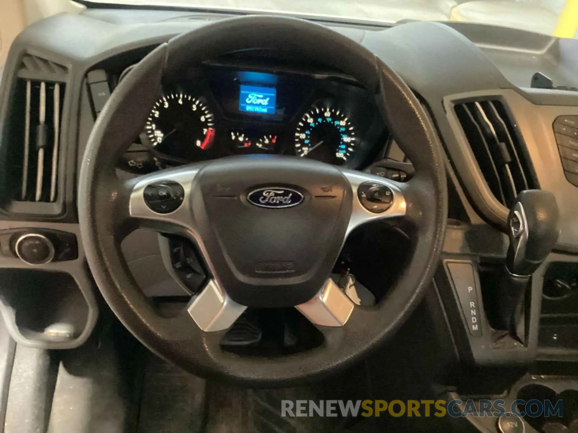 36 fotografías del automóvil dañado 1FTYR2CM0KKA17553 FORD TRANSIT 2019