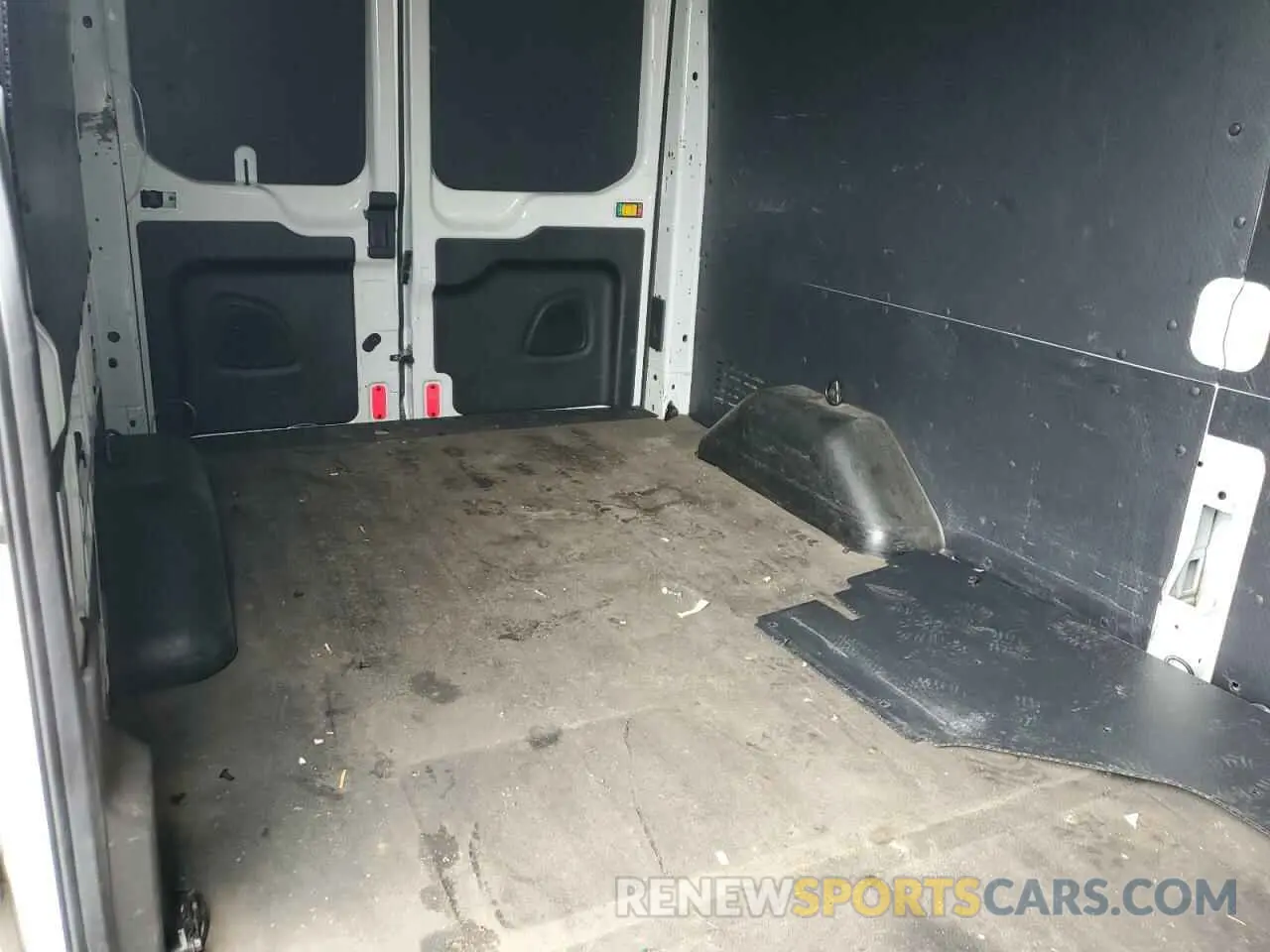 10 fotografías del automóvil dañado 1FTYR2CM1KKA58192 FORD TRANSIT 2019