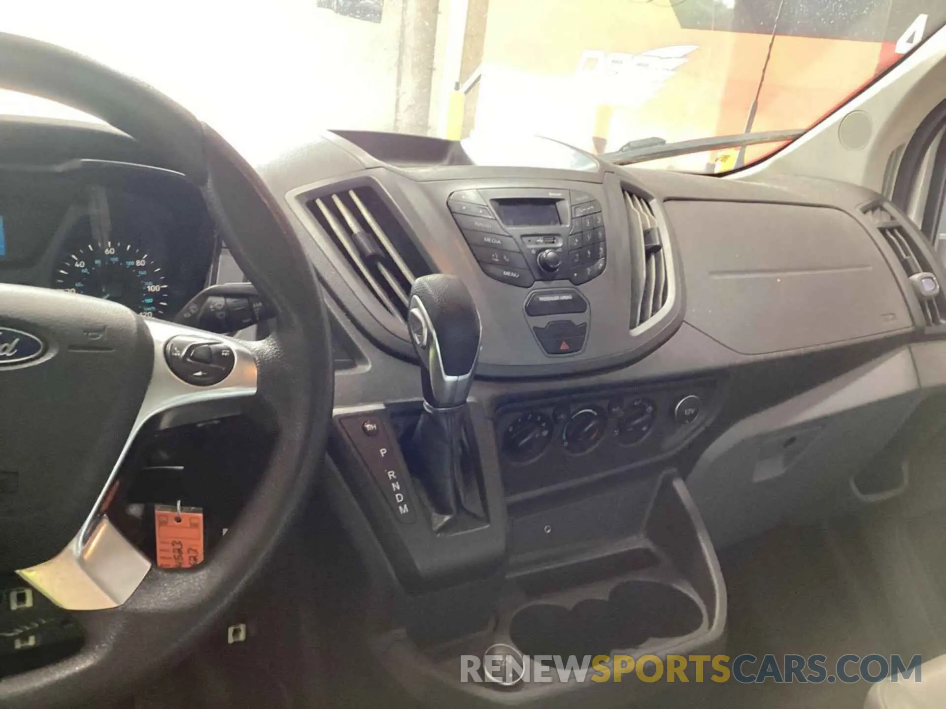 11 fotografías del automóvil dañado 1FTYR2CM6KKB41505 FORD TRANSIT 2019