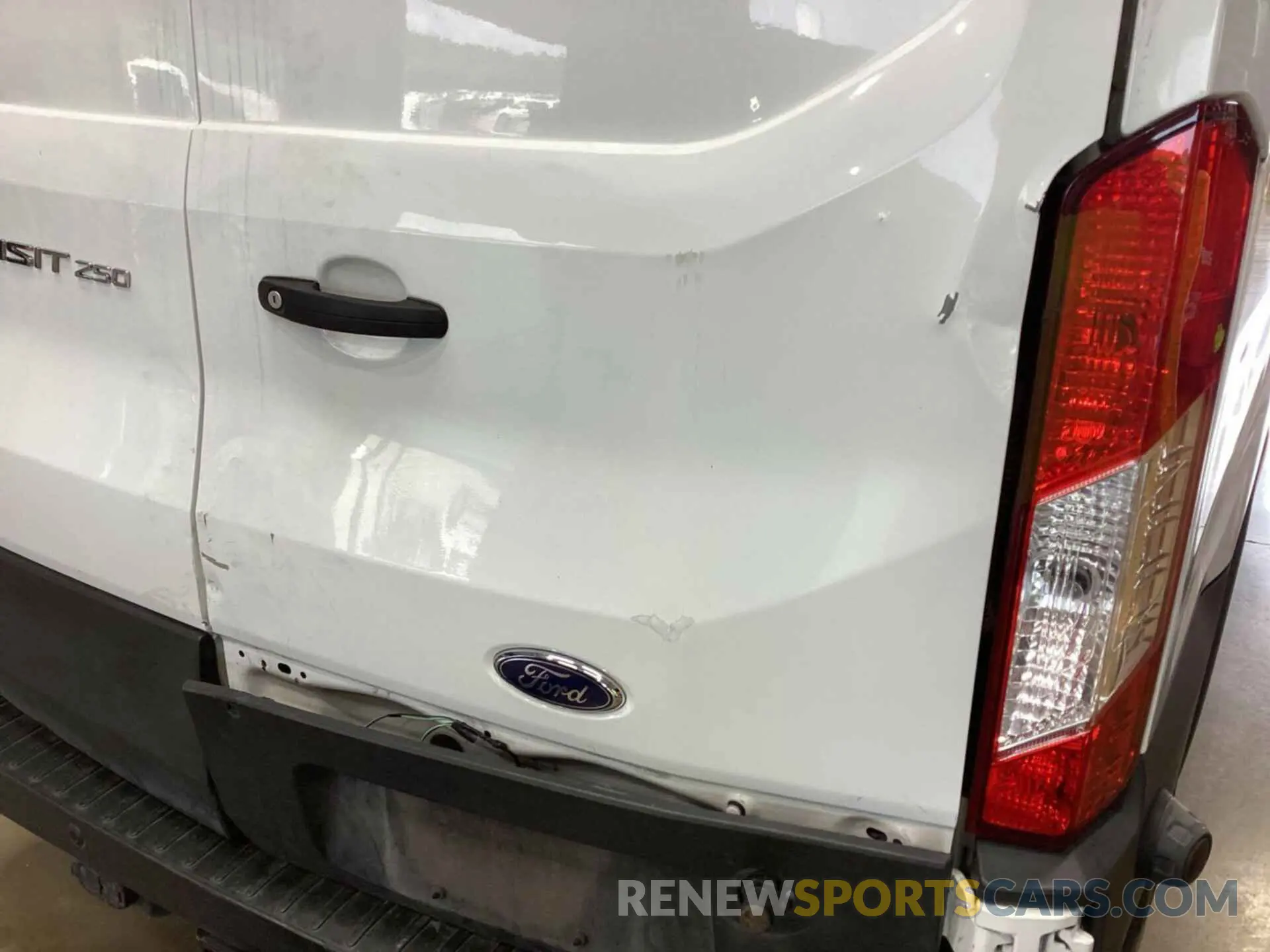 16 fotografías del automóvil dañado 1FTYR2CM6KKB41505 FORD TRANSIT 2019