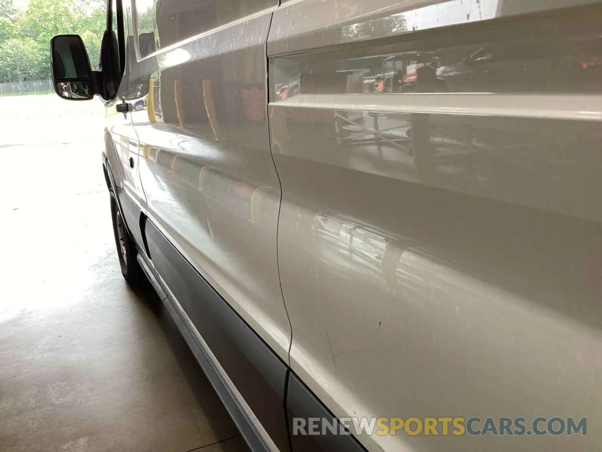 2 fotografías del automóvil dañado 1FTYR2CM6KKB41505 FORD TRANSIT 2019