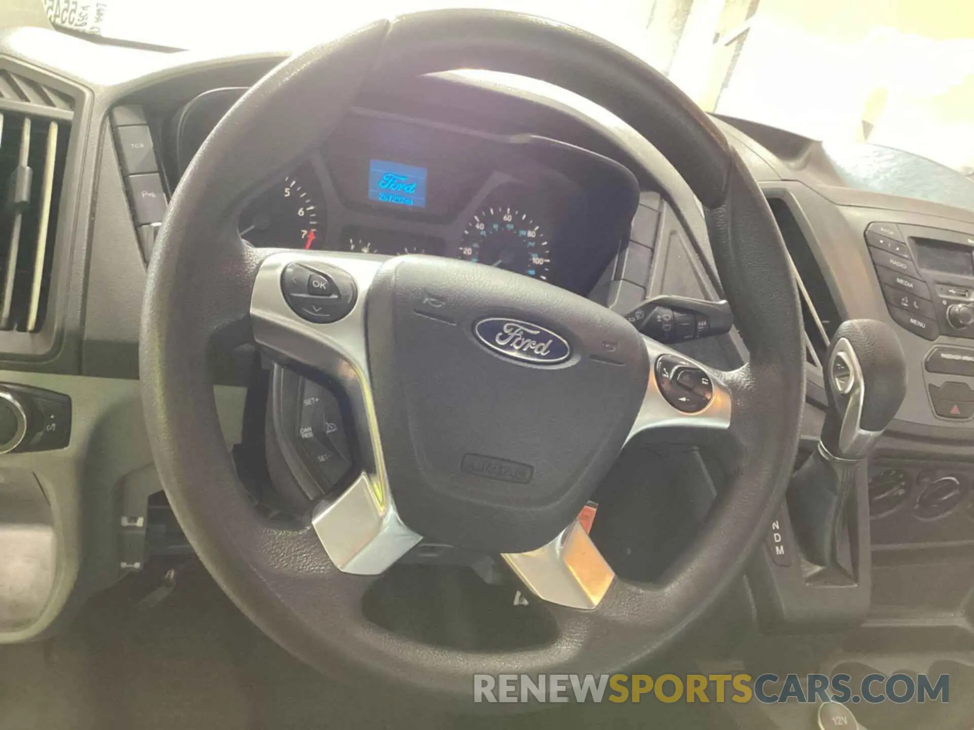 3 fotografías del automóvil dañado 1FTYR2CM6KKB41505 FORD TRANSIT 2019