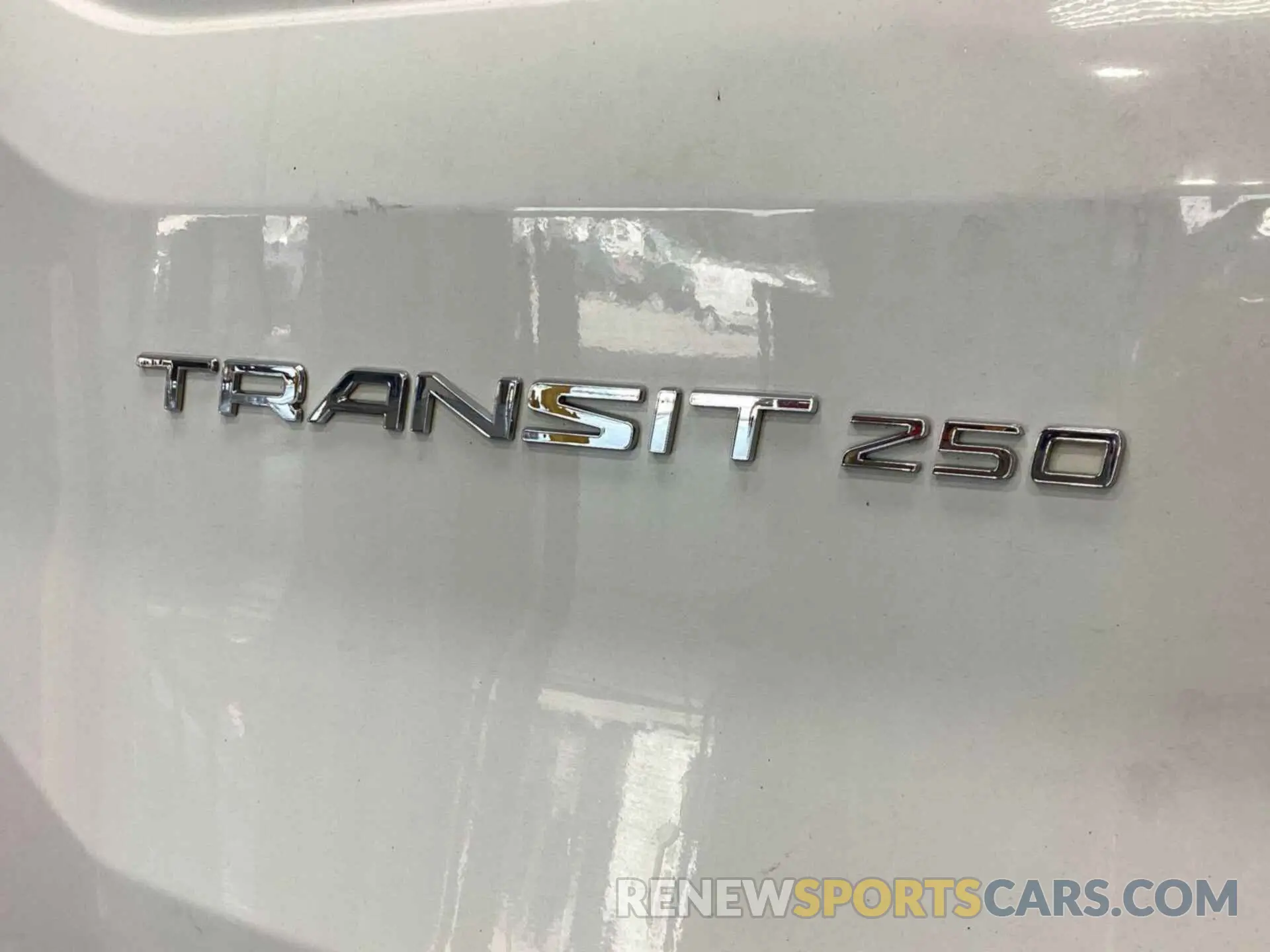 4 fotografías del automóvil dañado 1FTYR2CM6KKB41505 FORD TRANSIT 2019