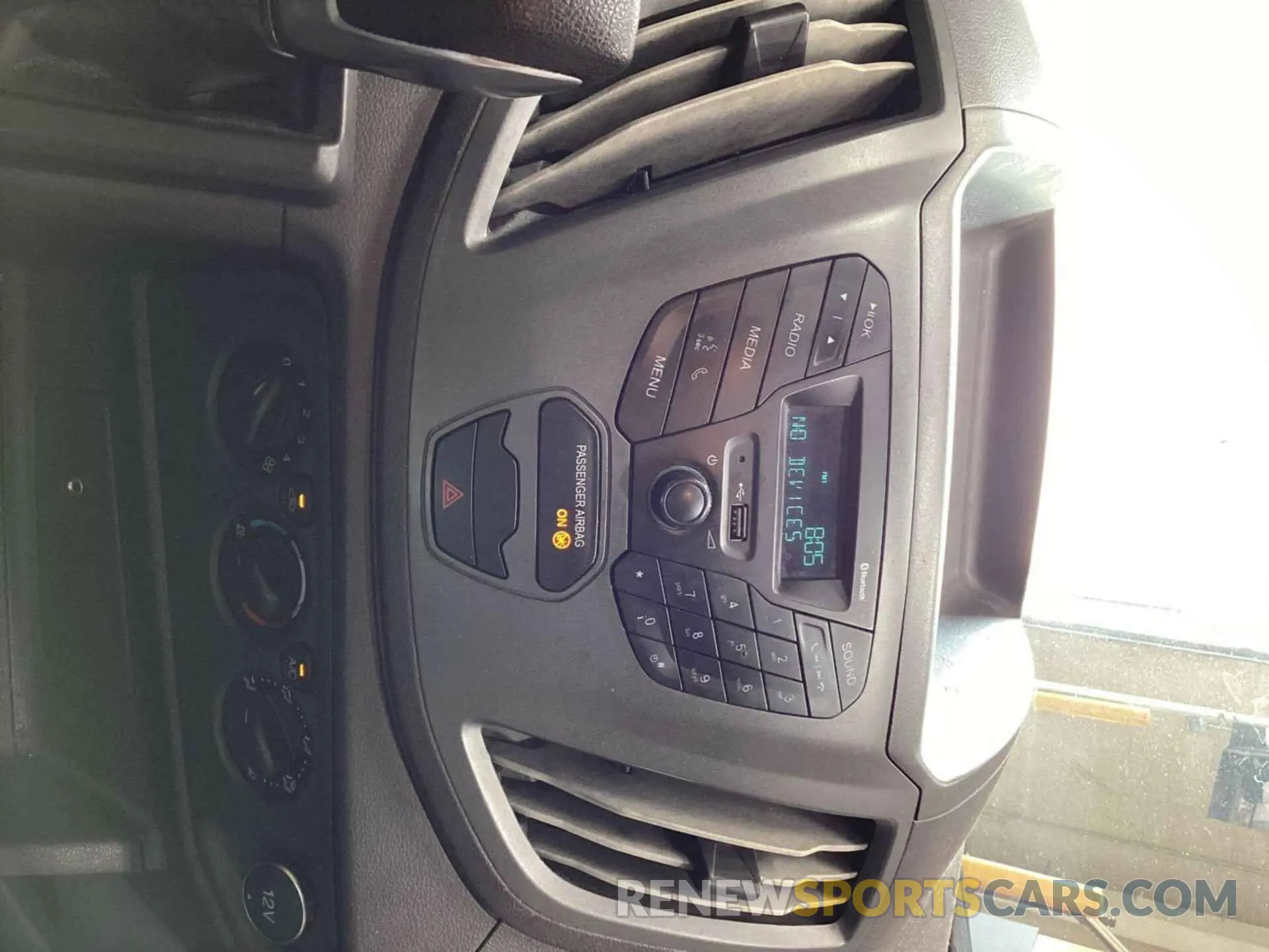 8 fotografías del automóvil dañado 1FTYR2CM6KKB41505 FORD TRANSIT 2019