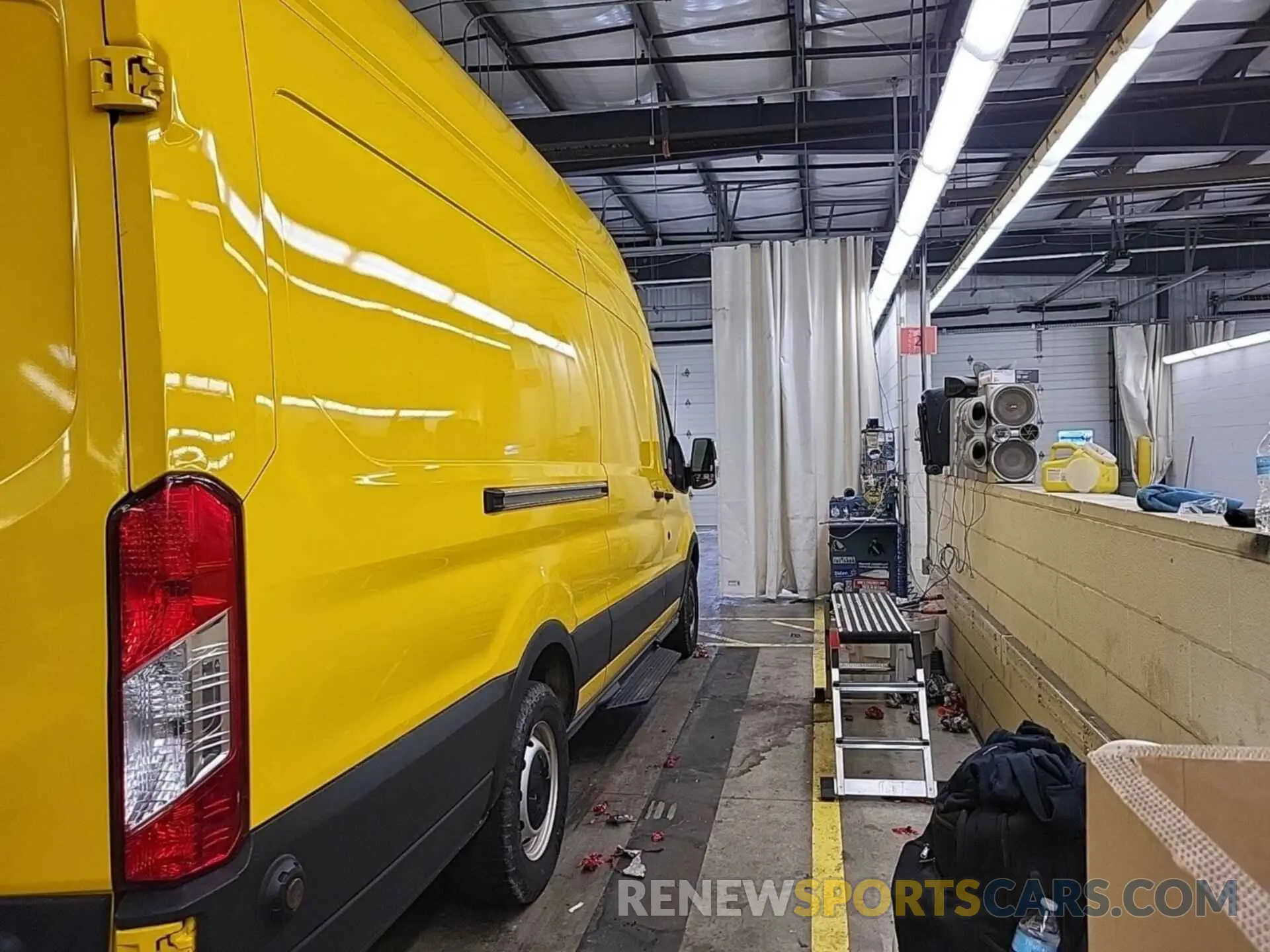 5 fotografías del automóvil dañado 1FTYR3XM0KKA38662 FORD TRANSIT 2019