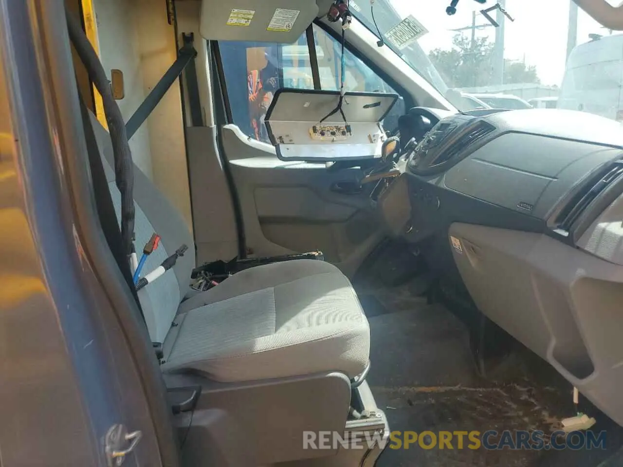 11 fotografías del automóvil dañado 1FTYR3XM2KKB17542 FORD TRANSIT 2019
